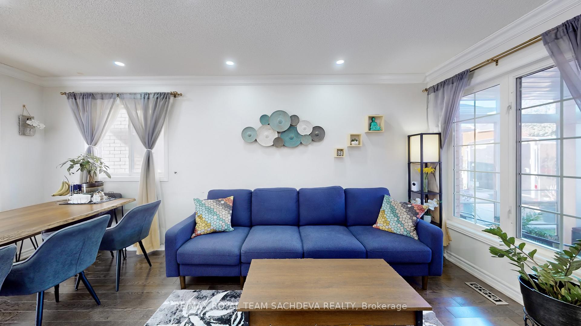 Photo 5 of 51 Monk Crescent, Ajax, Central — HOMEH