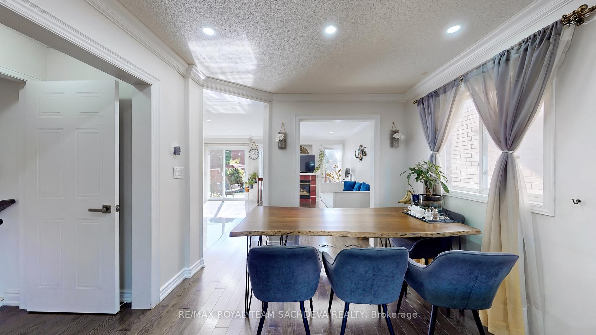 Photo 8 of 51 Monk Crescent, Ajax, Central — HOMEH