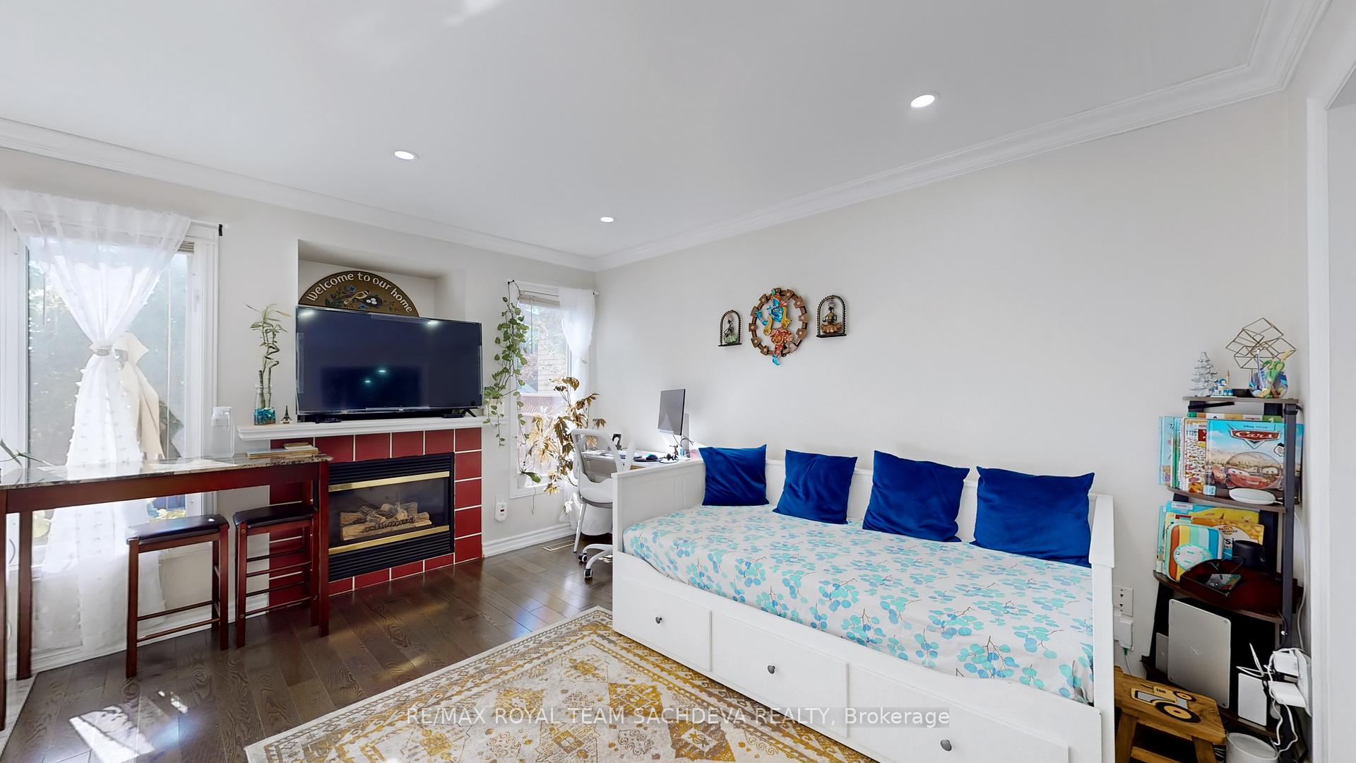 Photo 9 of 51 Monk Crescent, Ajax, Central — HOMEH
