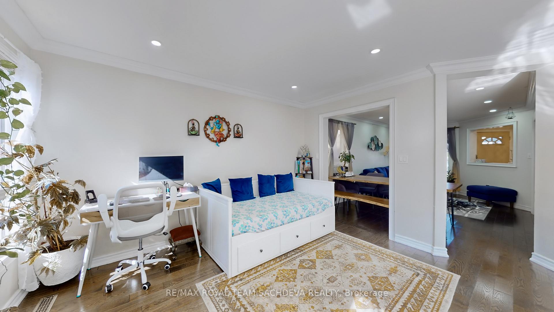 Photo 11 of 51 Monk Crescent, Ajax, Central — HOMEH