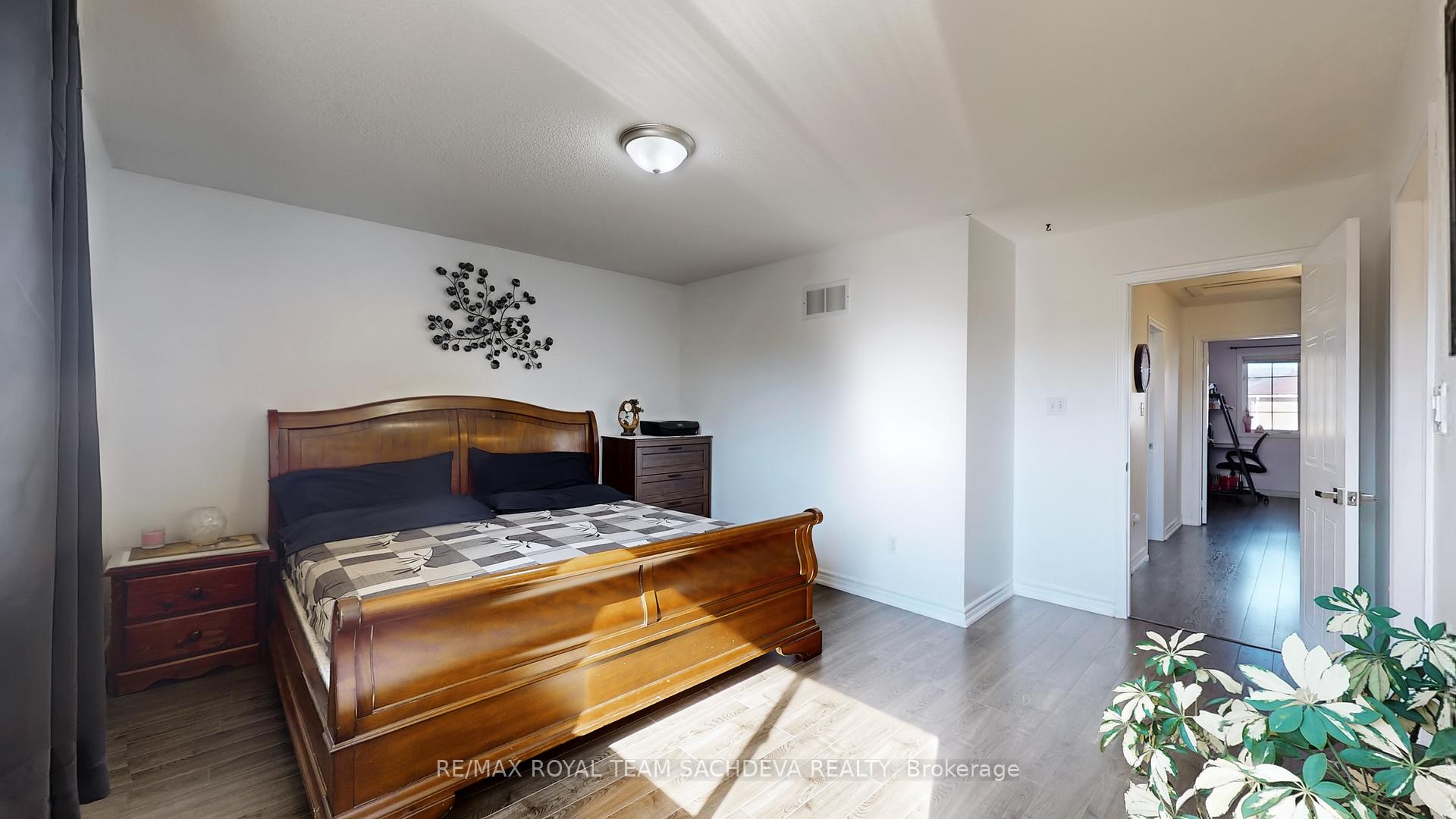 Photo 19 of 51 Monk Crescent, Ajax, Central — HOMEH
