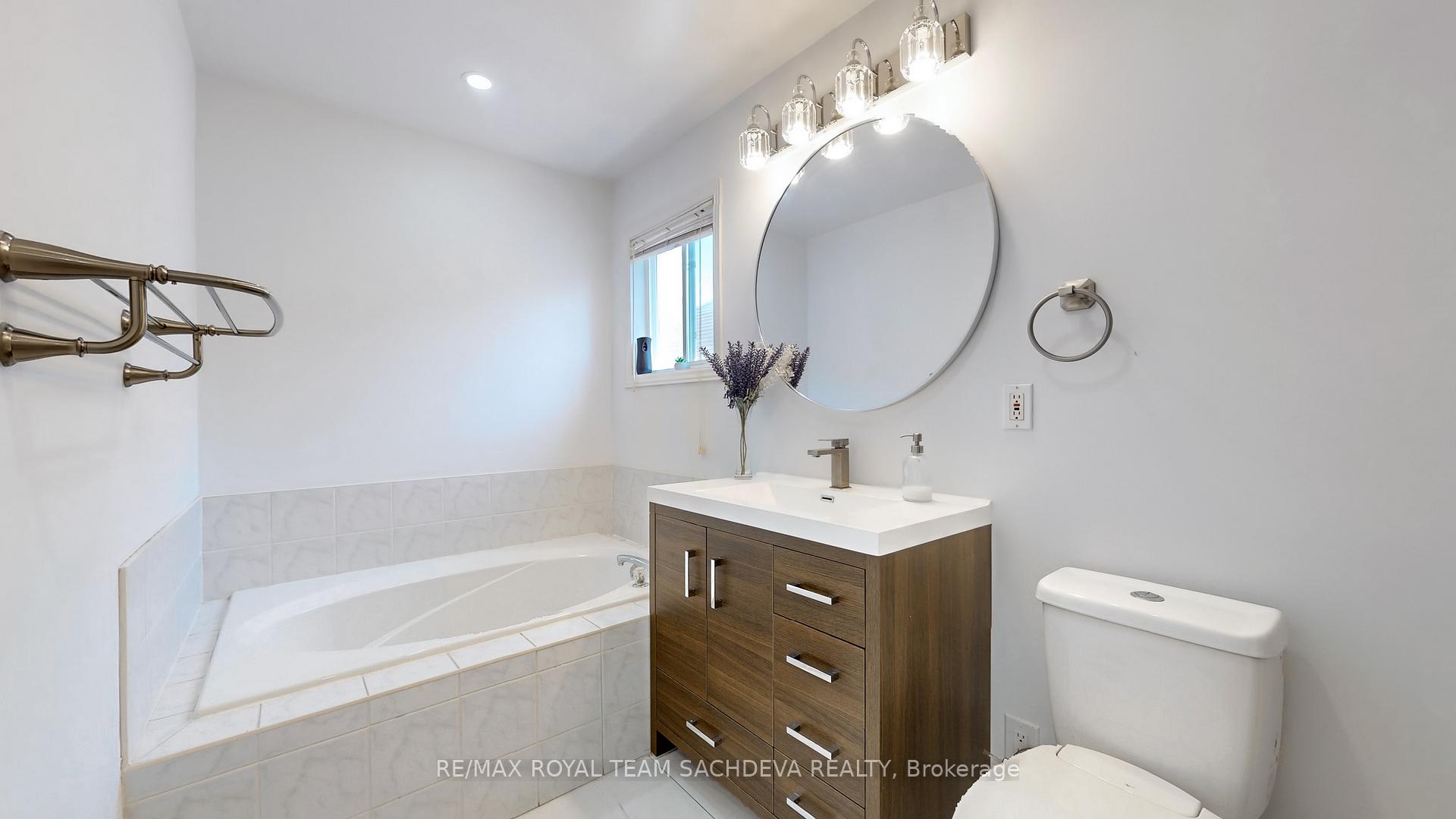 Photo 21 of 51 Monk Crescent, Ajax, Central — HOMEH