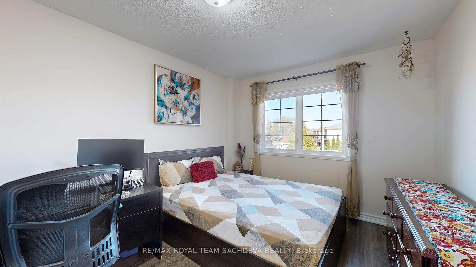 Photo 23 of 51 Monk Crescent, Ajax, Central — HOMEH