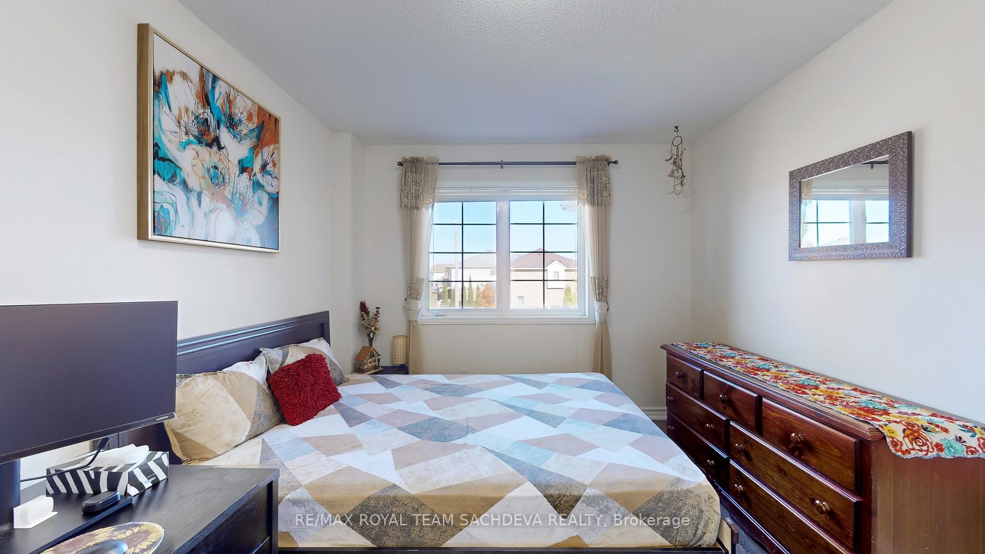 Photo 25 of 51 Monk Crescent, Ajax, Central — HOMEH