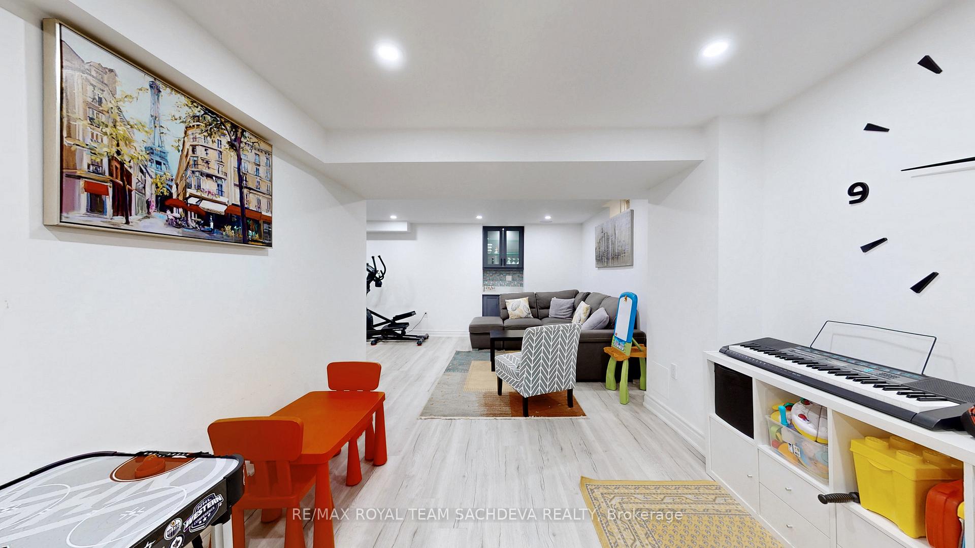 Photo 33 of 51 Monk Crescent, Ajax, Central — HOMEH