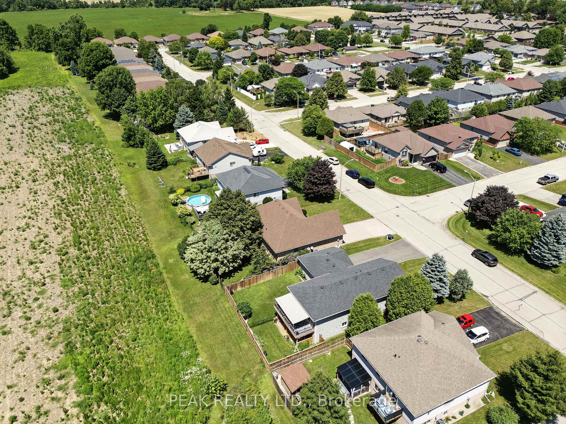 Photo 2 of 28 Macpherson Drive, Brant, Paris — HOMEH