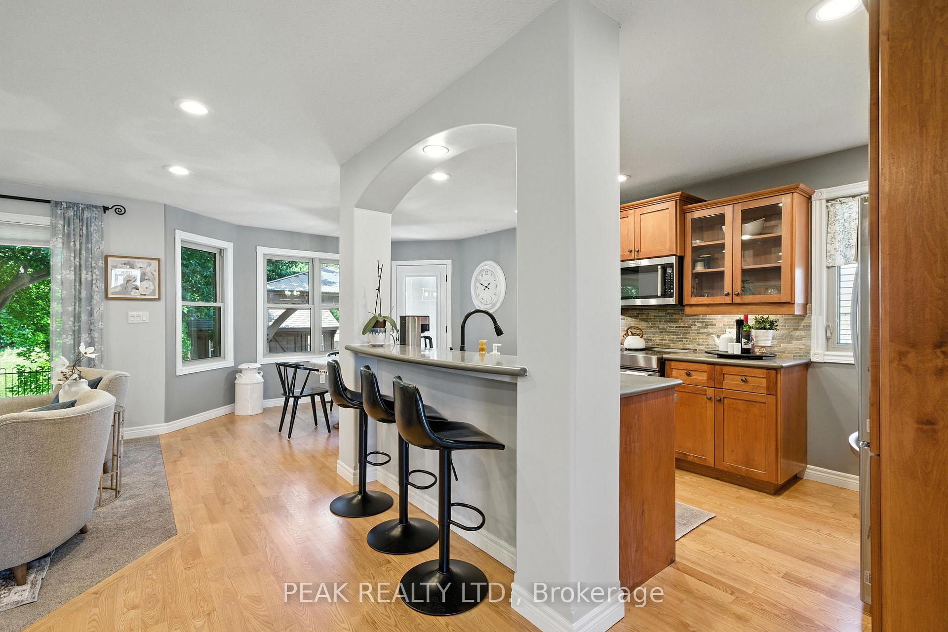 Photo 8 of 28 Macpherson Drive, Brant, Paris — HOMEH