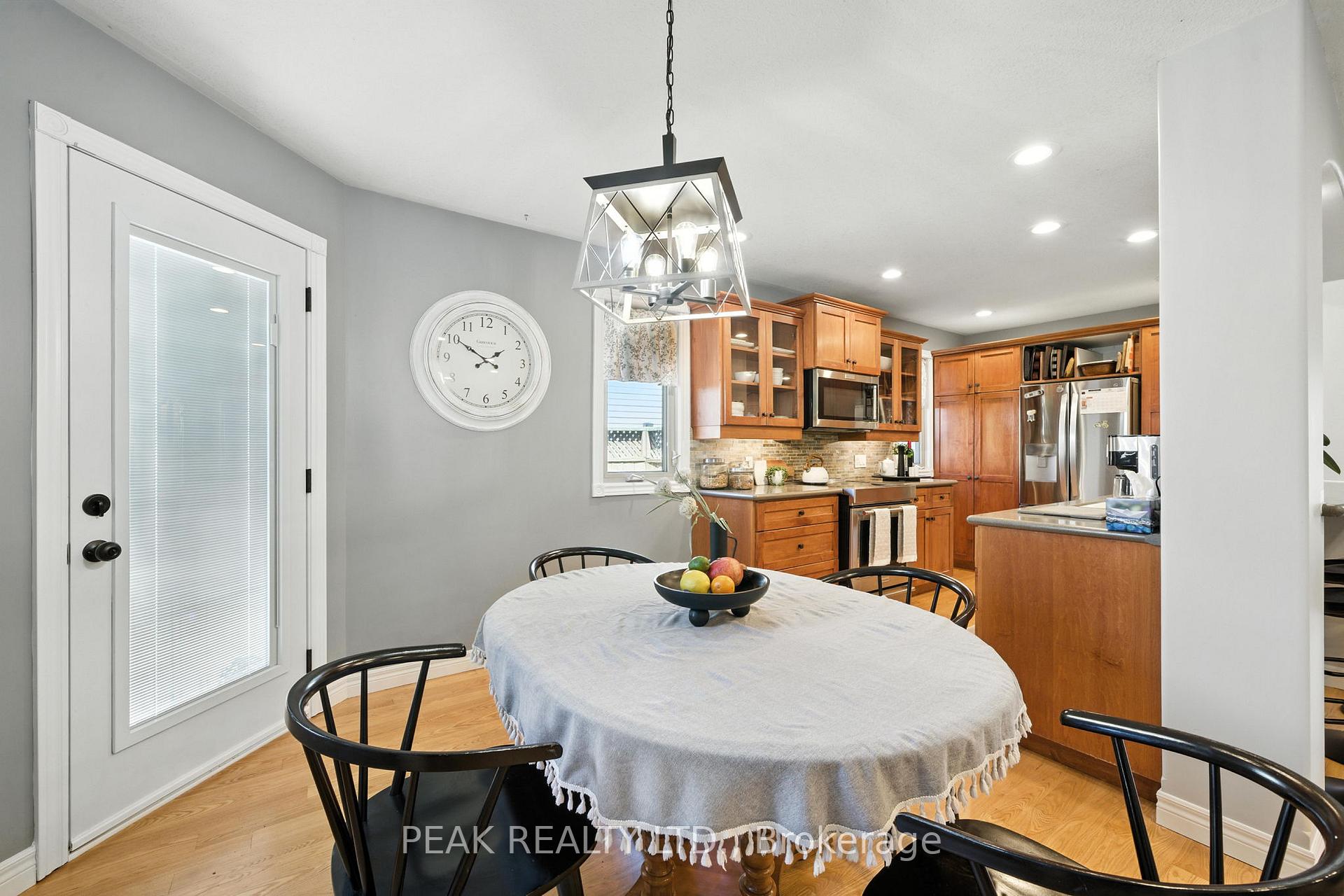 Photo 13 of 28 Macpherson Drive, Brant, Paris — HOMEH