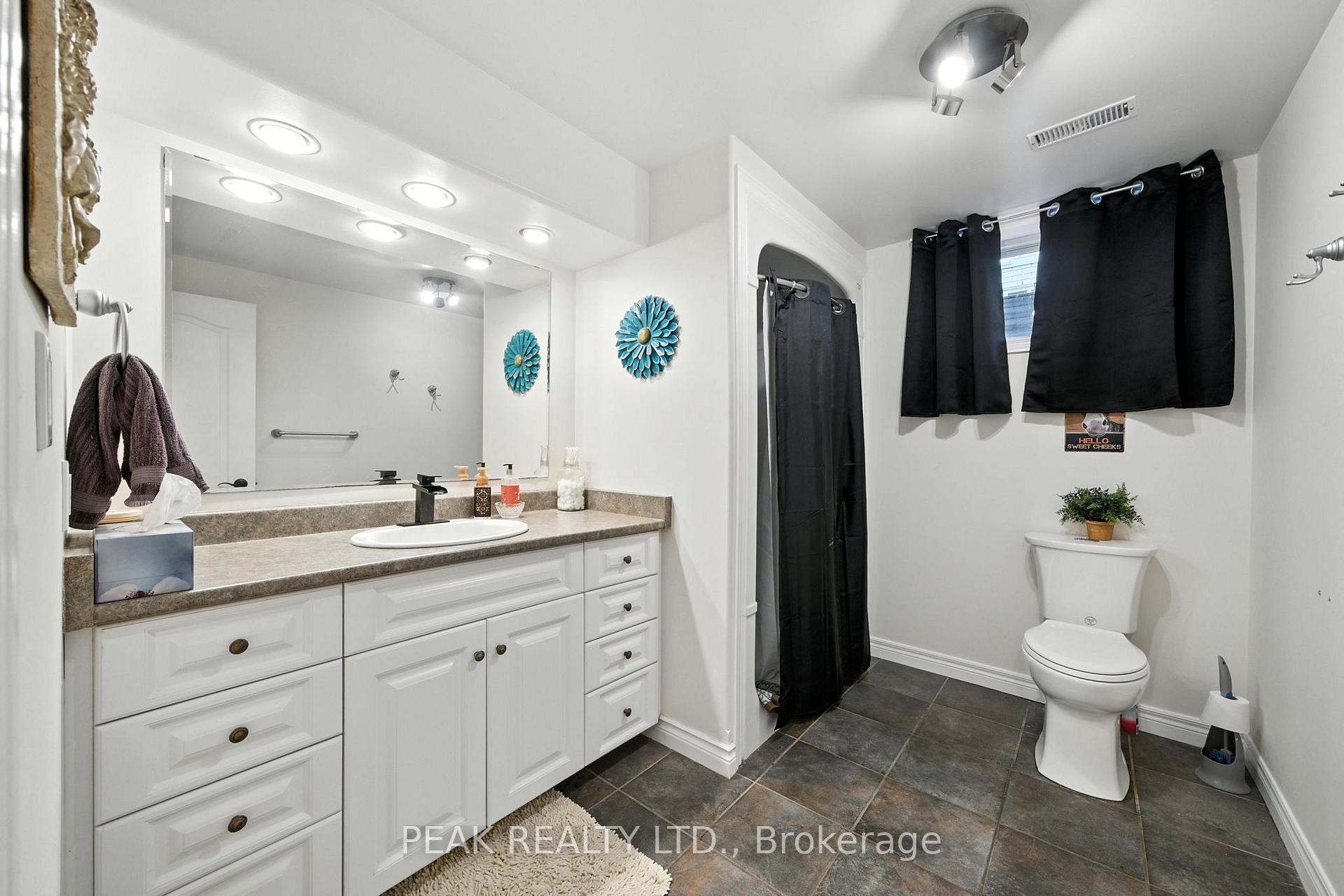 Photo 40 of 28 Macpherson Drive, Brant, Paris — HOMEH