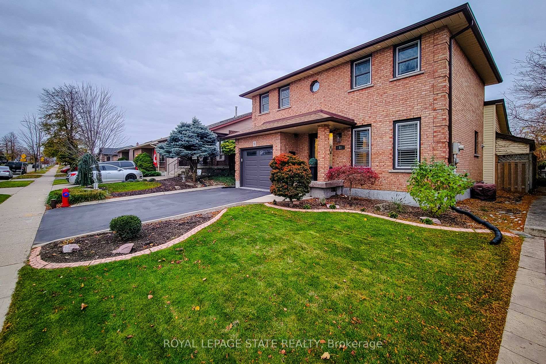 Photo 2 of 51 Branthaven Drive, Hamilton, Stoney Creek Mountain — HOMEH