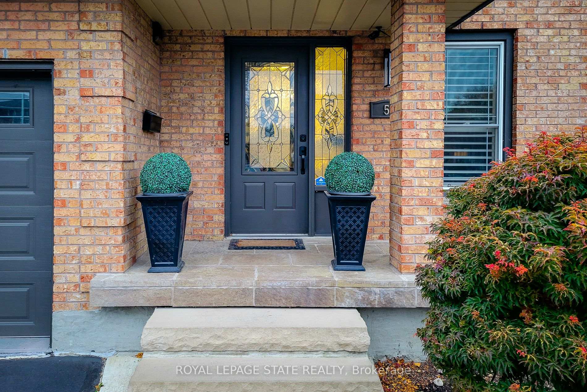 Photo 3 of 51 Branthaven Drive, Hamilton, Stoney Creek Mountain — HOMEH