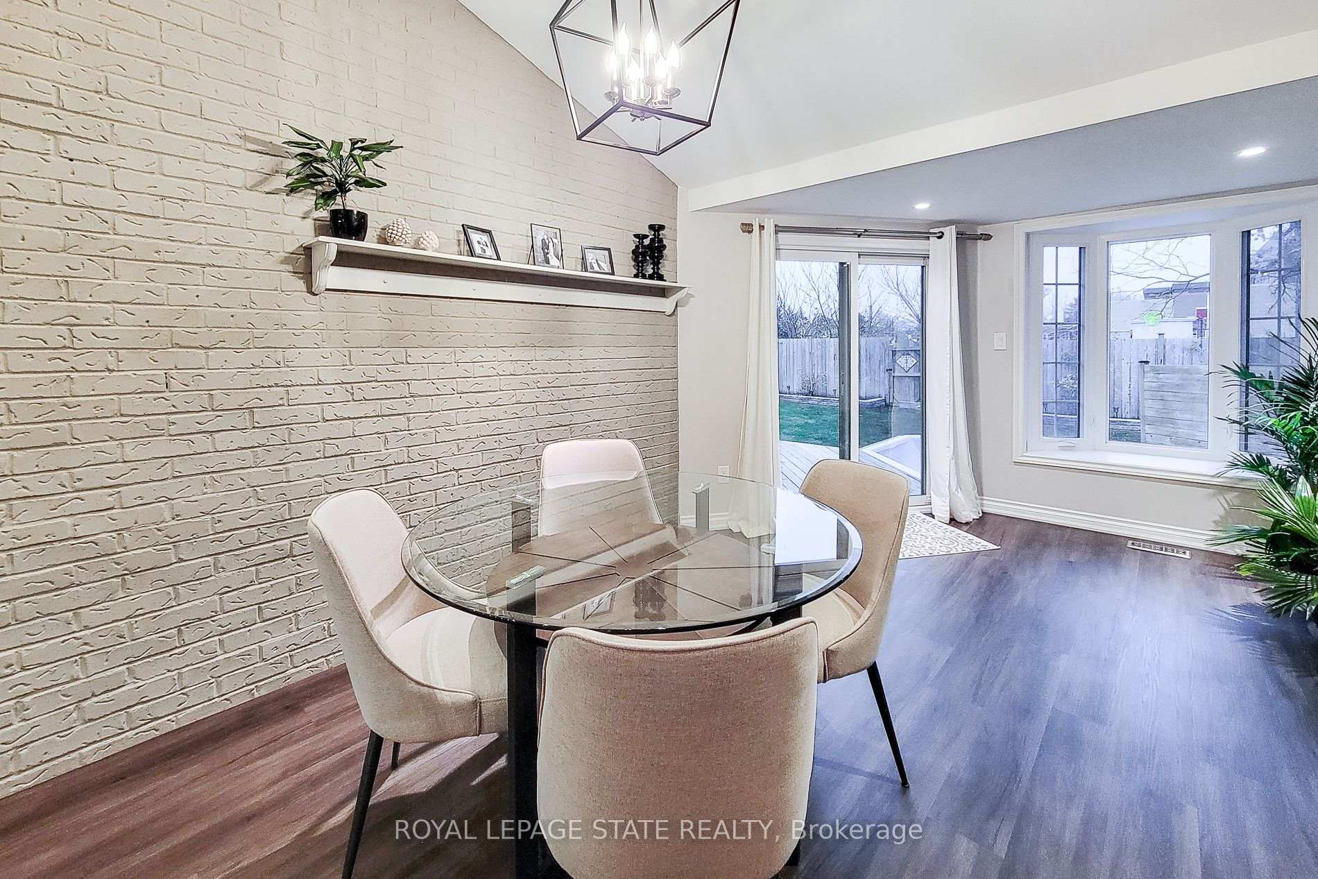 Photo 14 of 51 Branthaven Drive, Hamilton, Stoney Creek Mountain — HOMEH