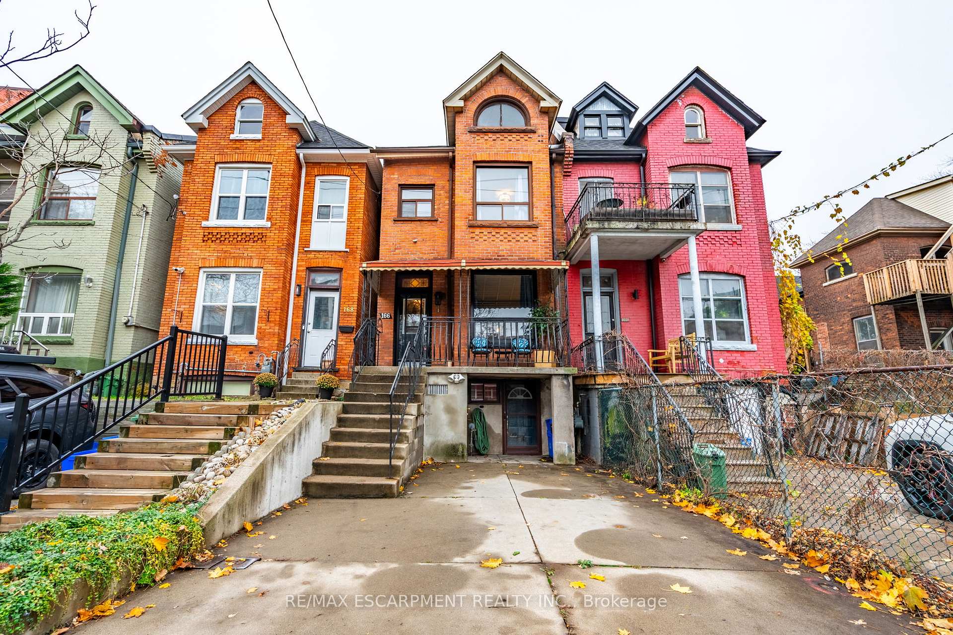 Front of 166 Catharine Street N