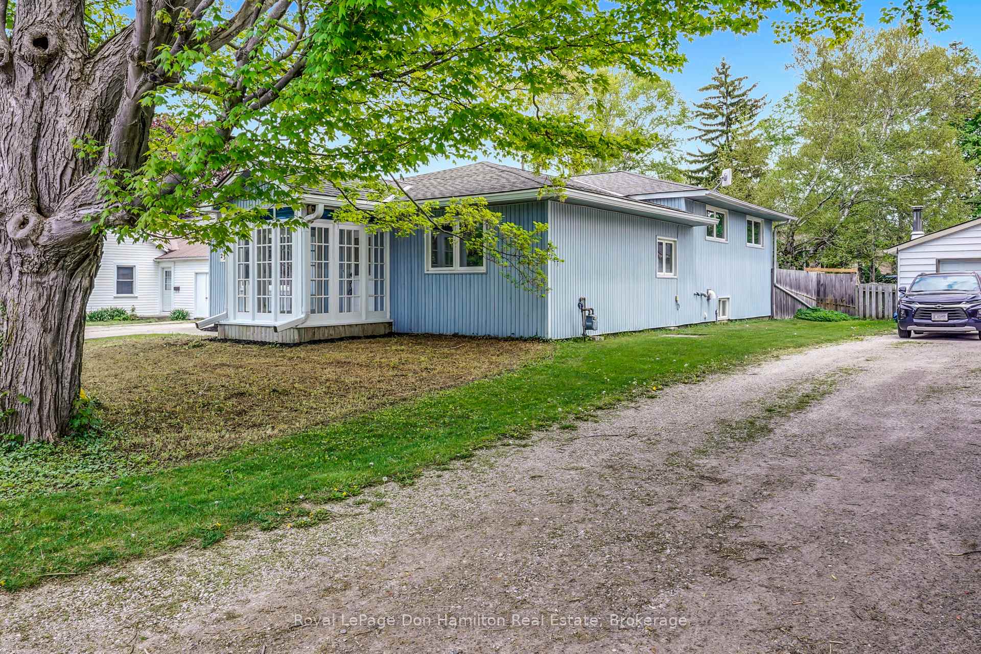 Photo 3 of 239 Jones Street, Goderich, Goderich (Town) — HOMEH