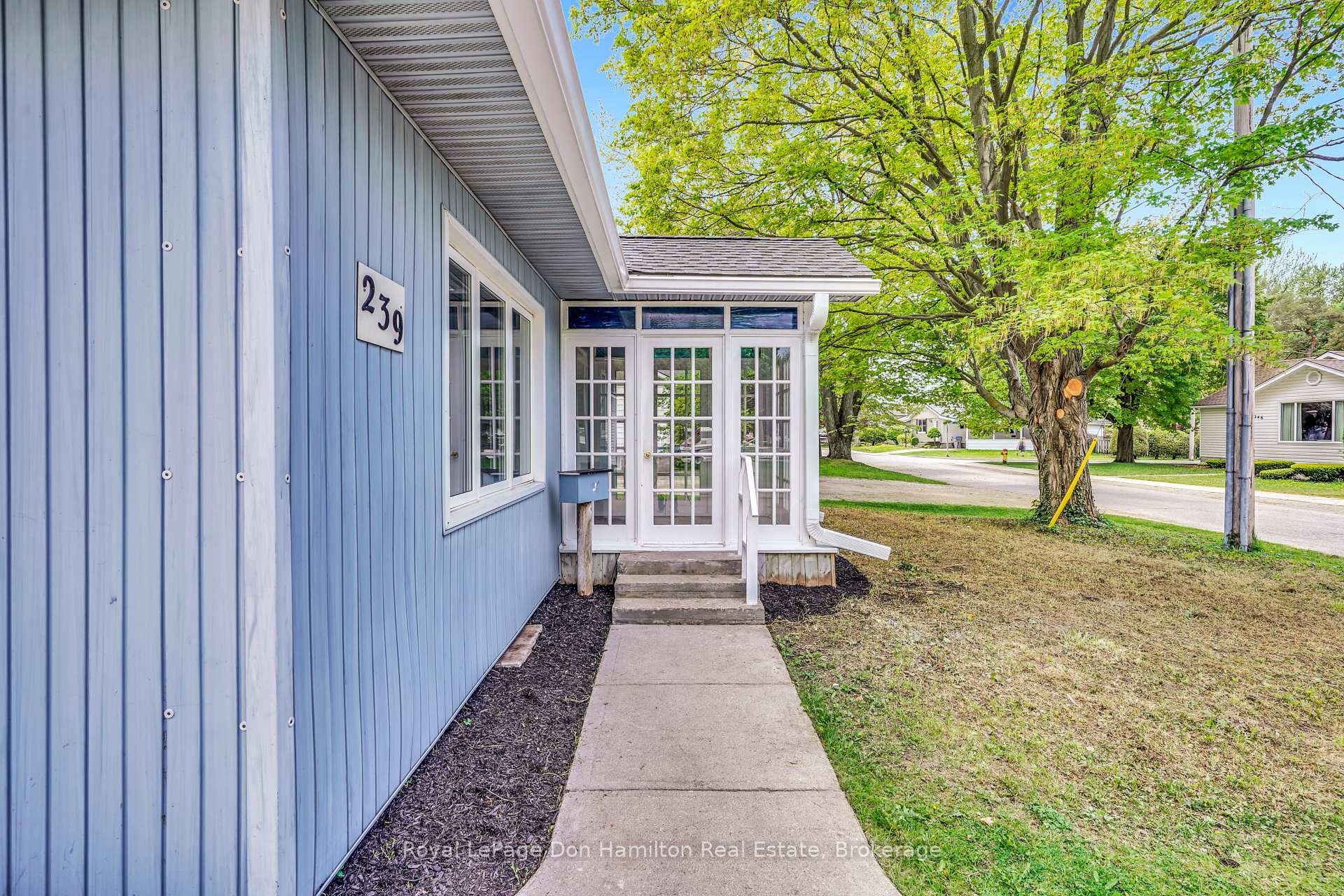 Photo 4 of 239 Jones Street, Goderich, Goderich (Town) — HOMEH