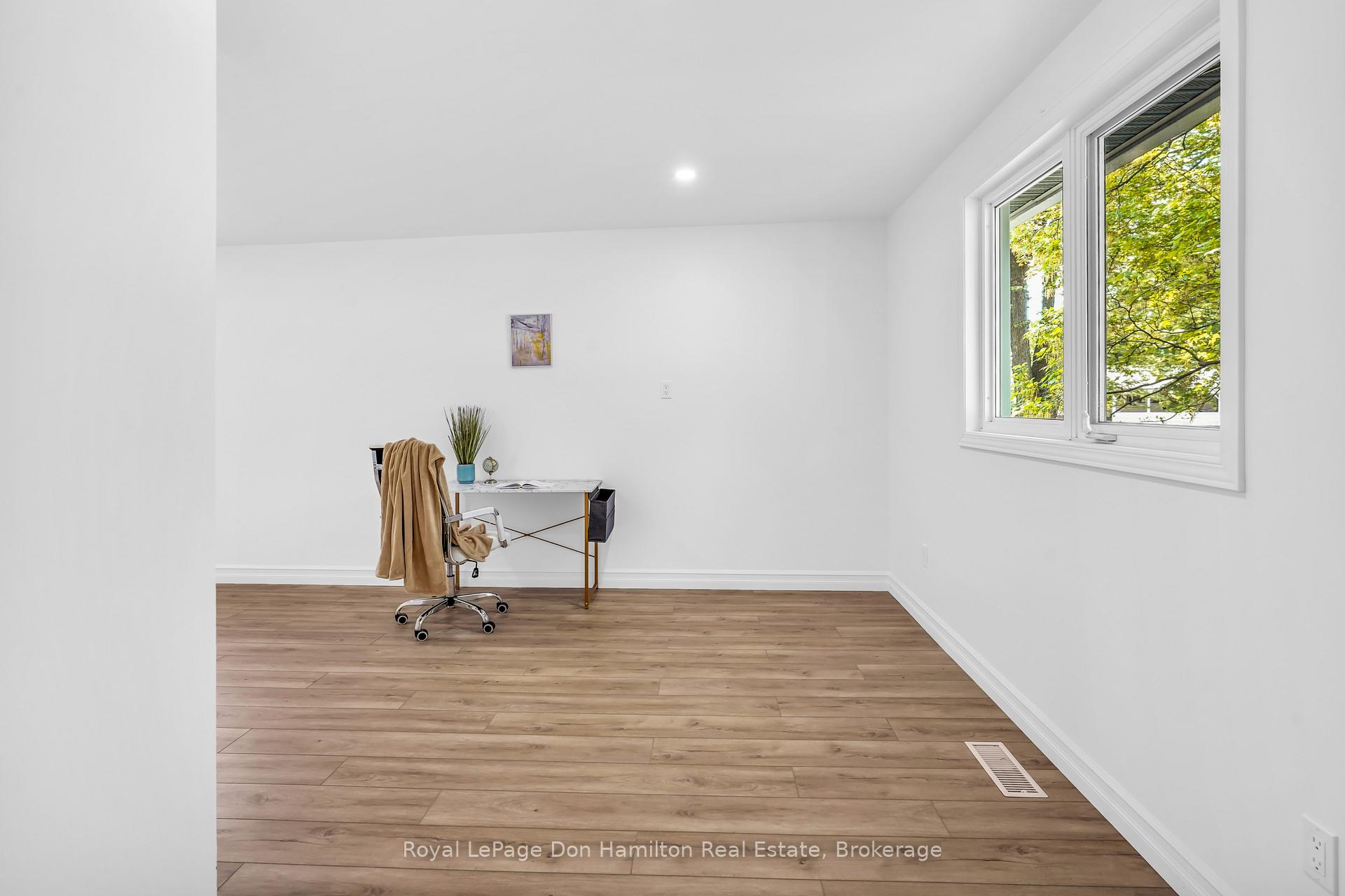 Photo 11 of 239 Jones Street, Goderich, Goderich (Town) — HOMEH