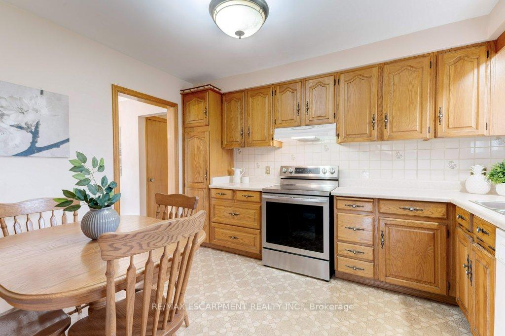Photo 11 of 146 West 3rd Street, Hamilton, Bonnington — HOMEH