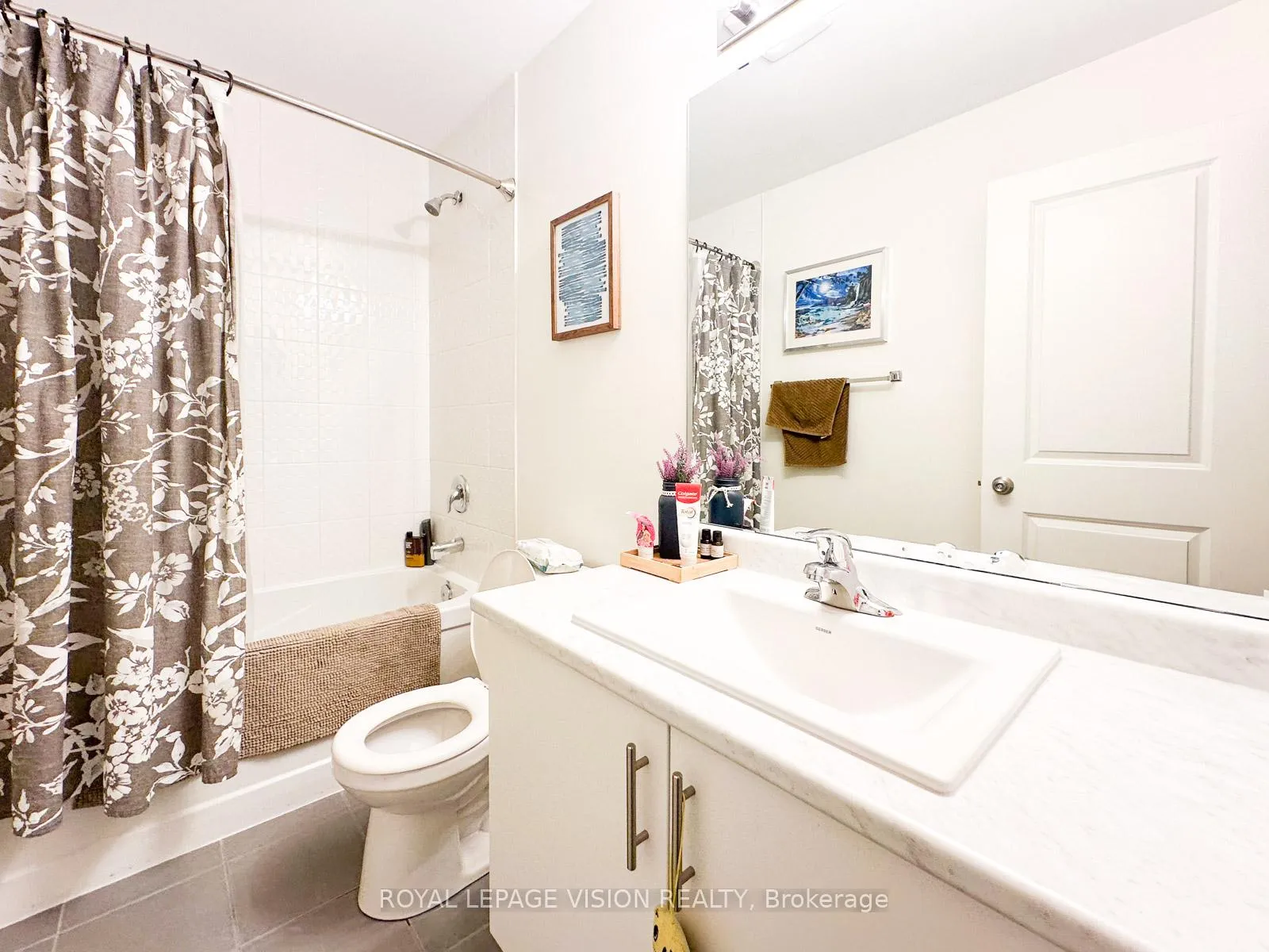 Photo 13 of 74 Caspian Square, Clarington, Bowmanville — HOMEH