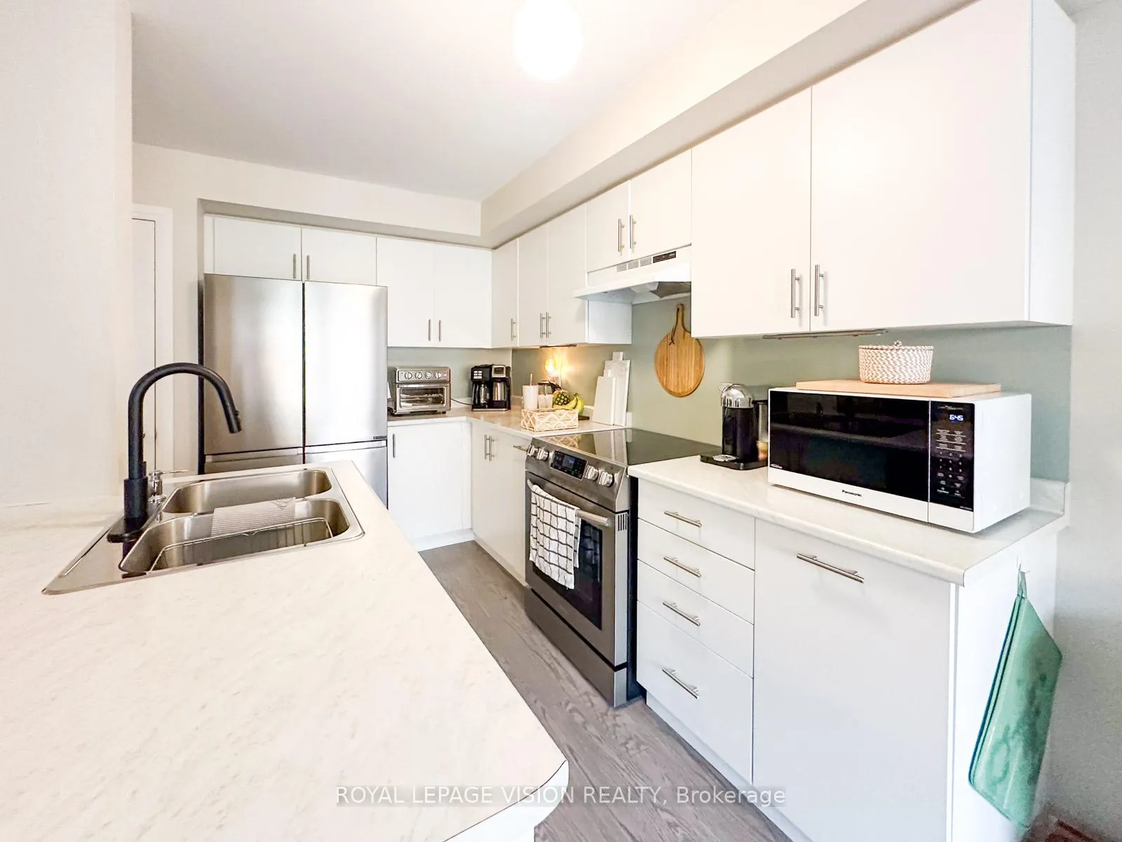 Photo 18 of 74 Caspian Square, Clarington, Bowmanville — HOMEH