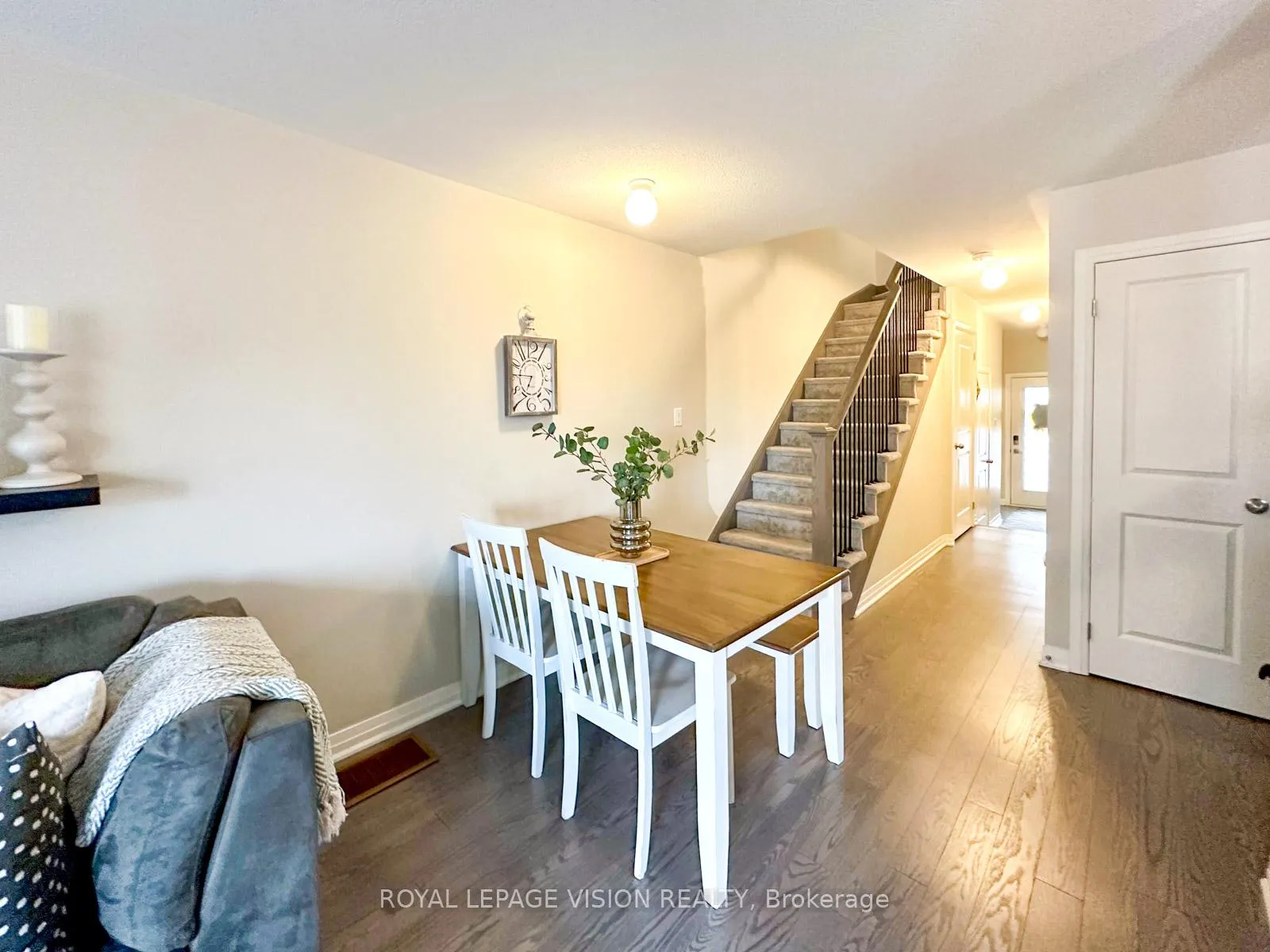 Photo 19 of 74 Caspian Square, Clarington, Bowmanville — HOMEH