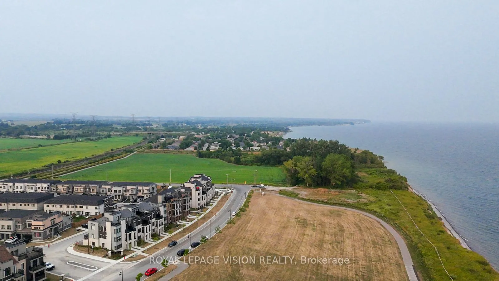 Photo 28 of 74 Caspian Square, Clarington, Bowmanville — HOMEH