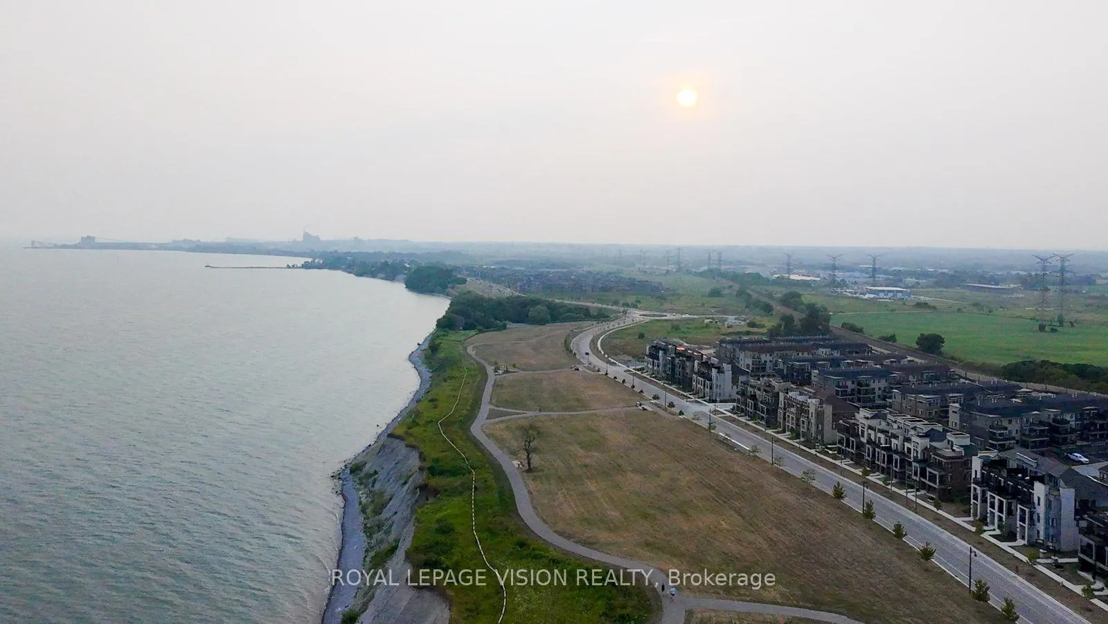 Photo 29 of 74 Caspian Square, Clarington, Bowmanville — HOMEH