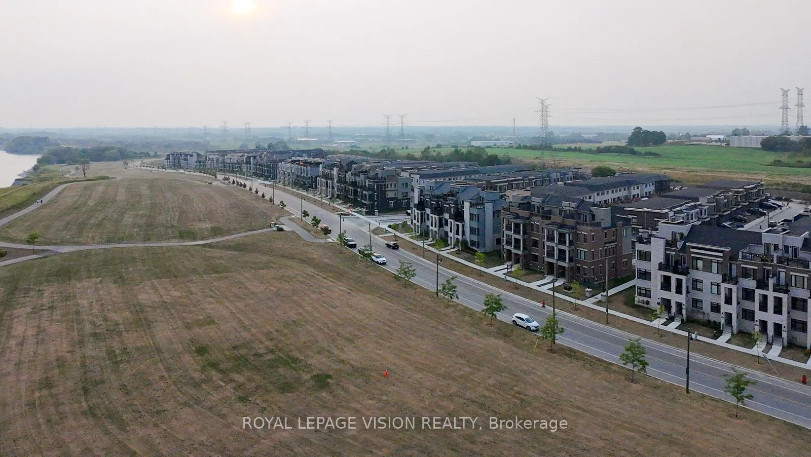 Photo 36 of 74 Caspian Square, Clarington, Bowmanville — HOMEH
