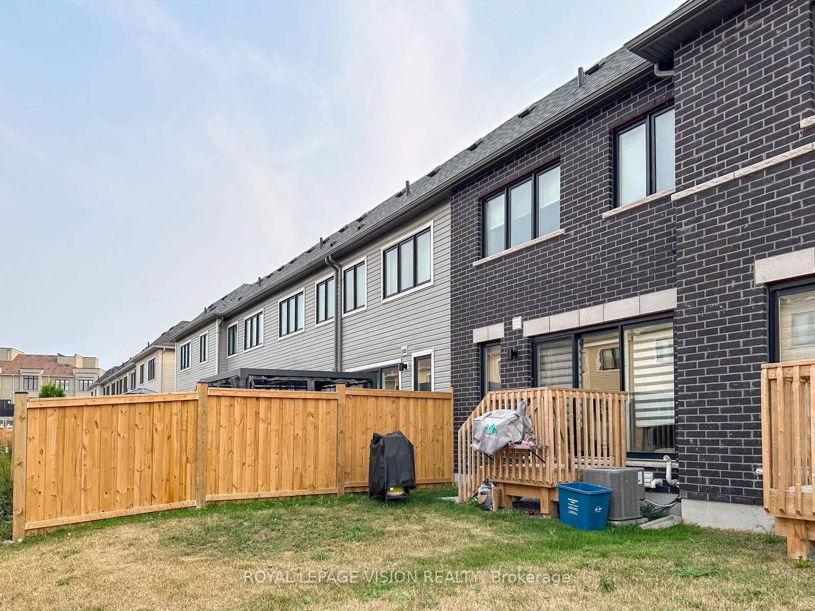 Photo 39 of 74 Caspian Square, Clarington, Bowmanville — HOMEH