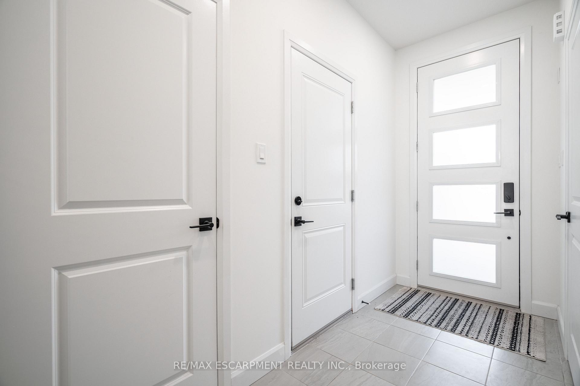 Photo 3 of 33 Southam Lane, Hamilton, Mountview — HOMEH