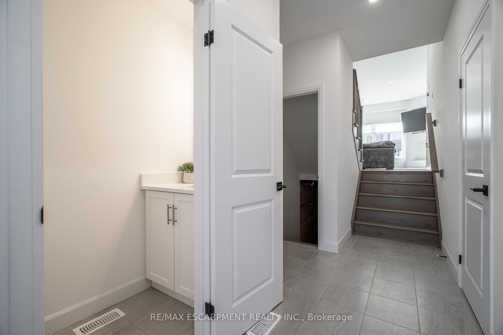 Photo 4 of 33 Southam Lane, Hamilton, Mountview — HOMEH