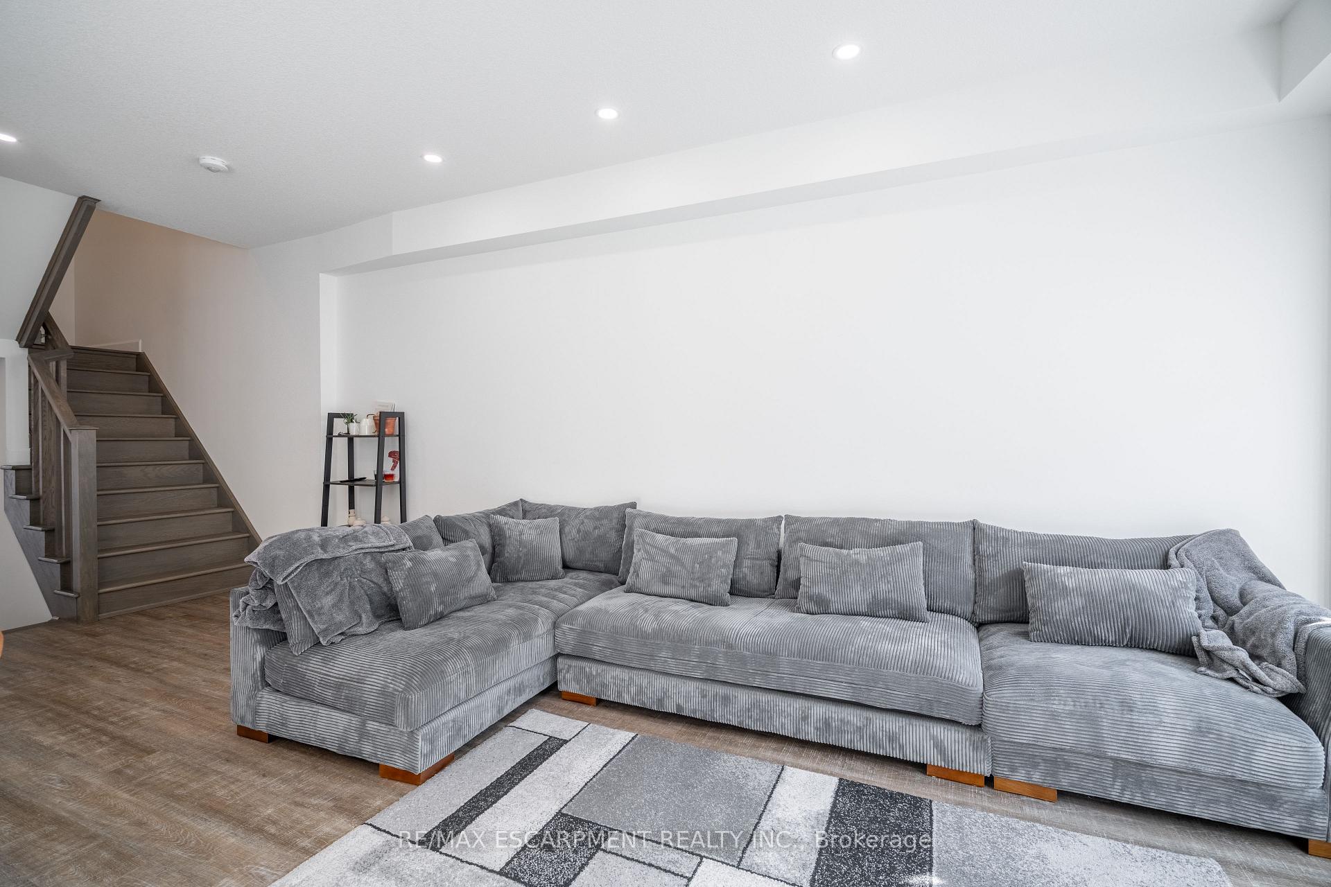 Photo 7 of 33 Southam Lane, Hamilton, Mountview — HOMEH