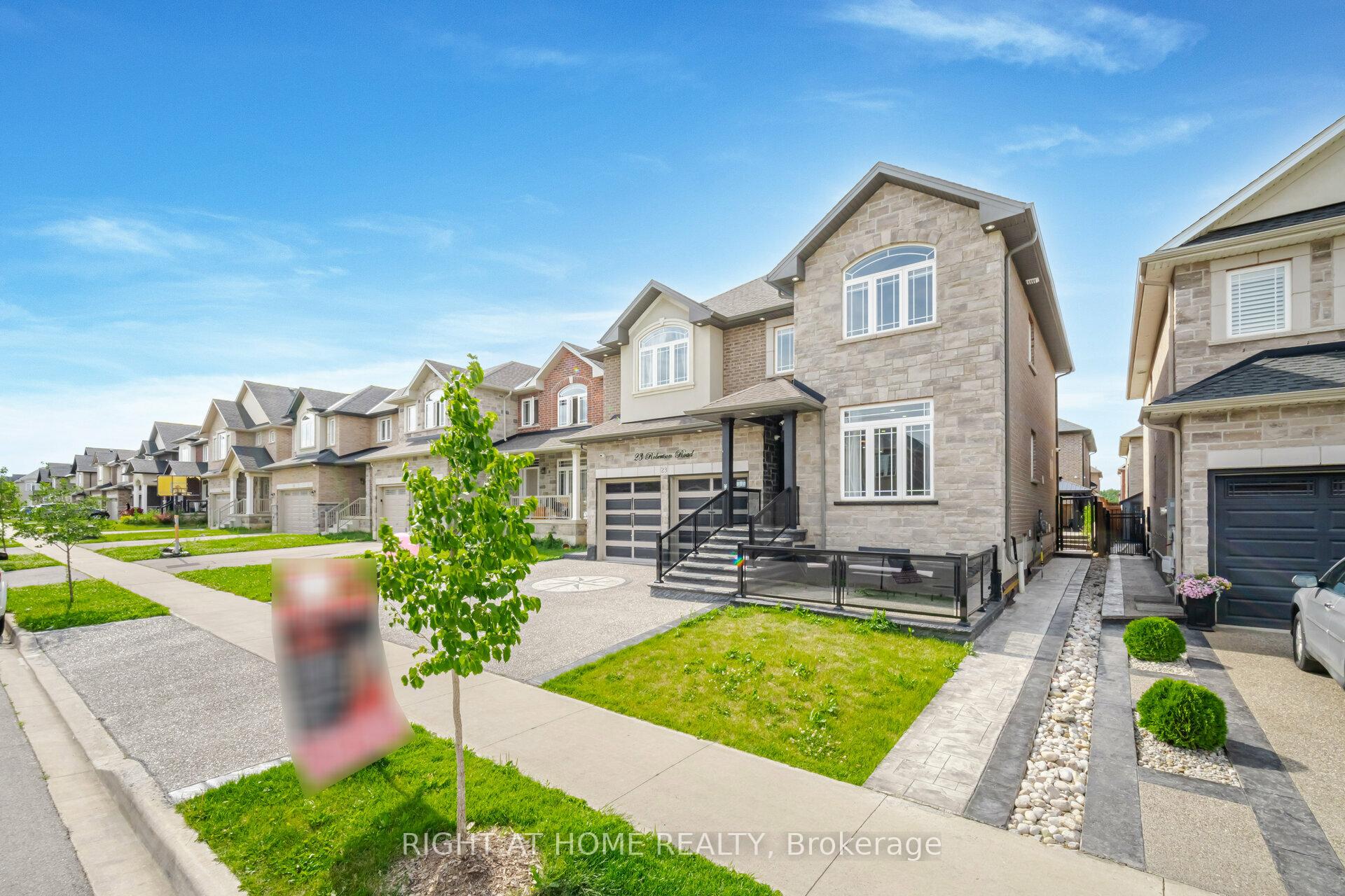 Photo 4 of 23 Robertson Road, Hamilton, Ancaster — HOMEH