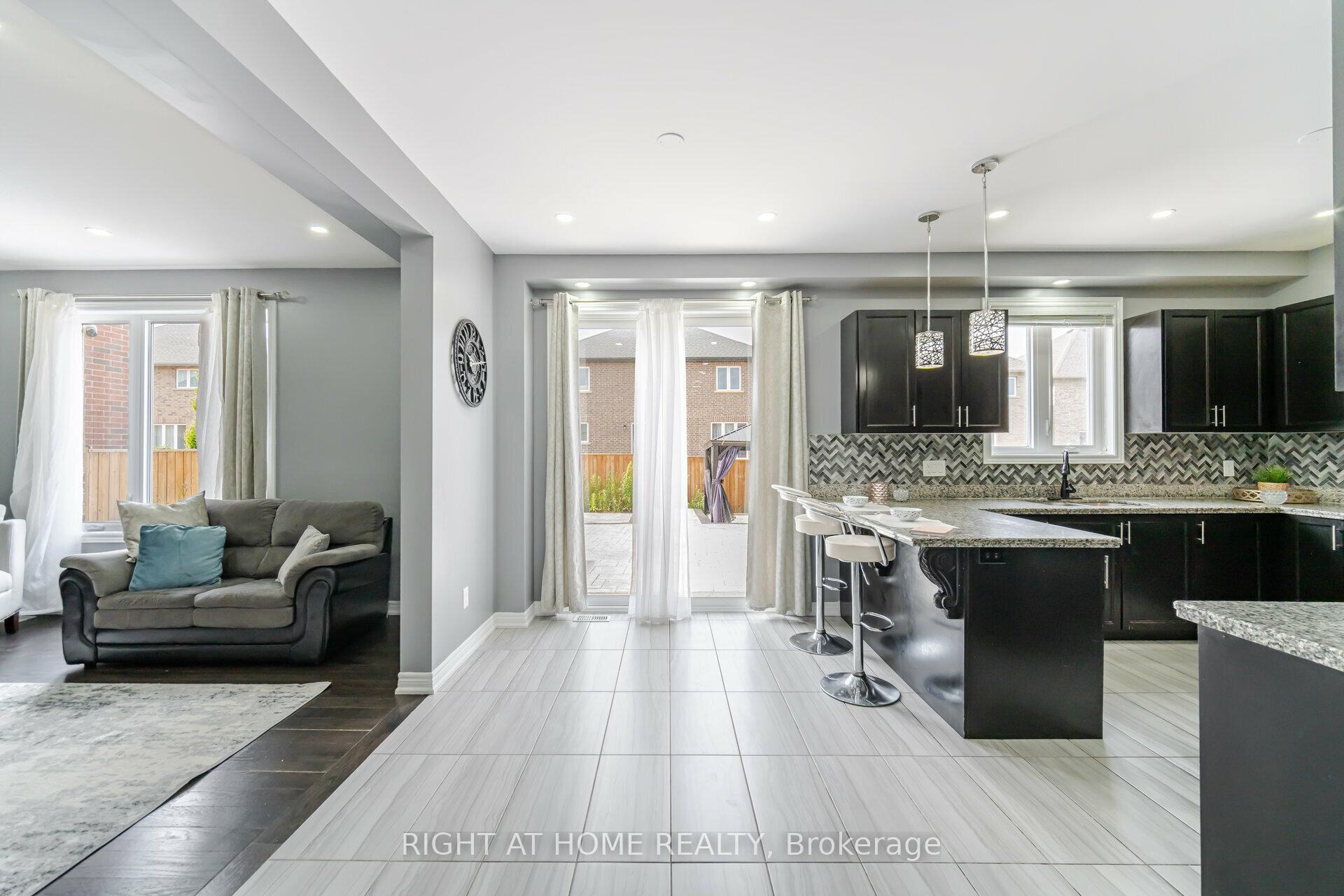 Photo 12 of 23 Robertson Road, Hamilton, Ancaster — HOMEH