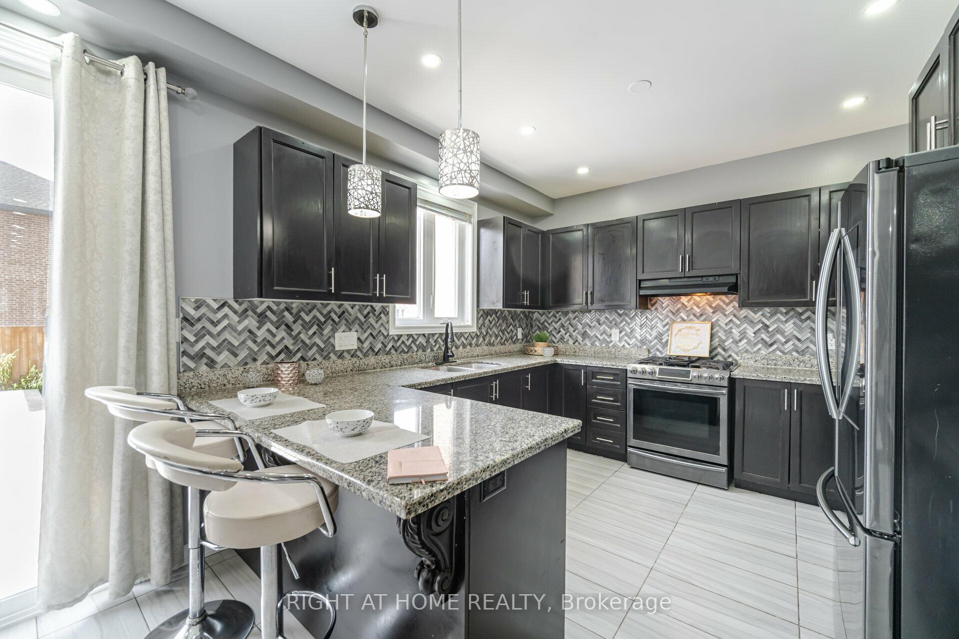 Photo 14 of 23 Robertson Road, Hamilton, Ancaster — HOMEH