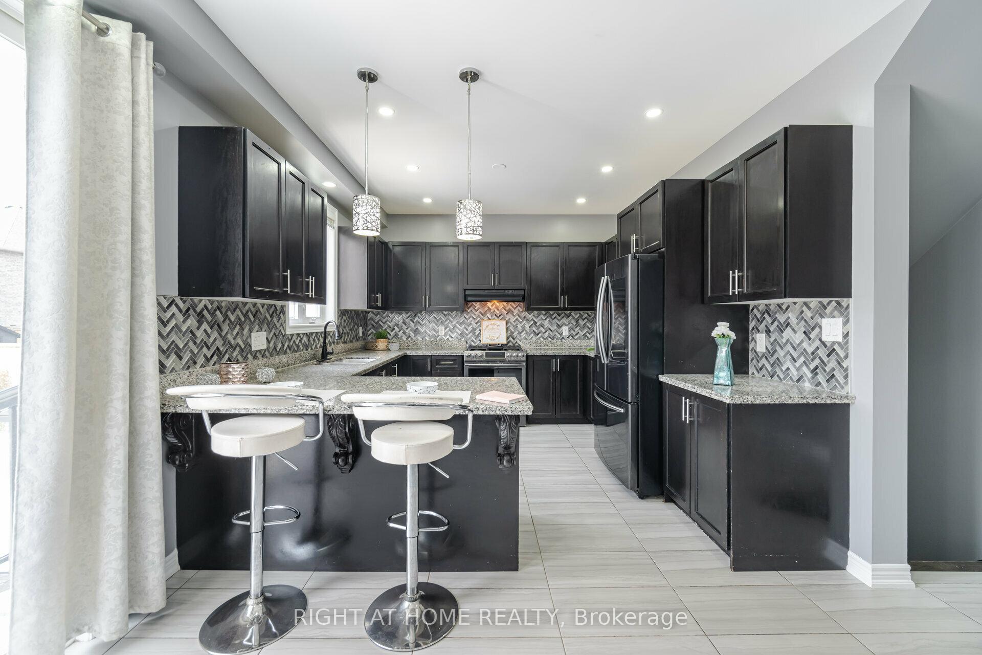 Photo 15 of 23 Robertson Road, Hamilton, Ancaster — HOMEH