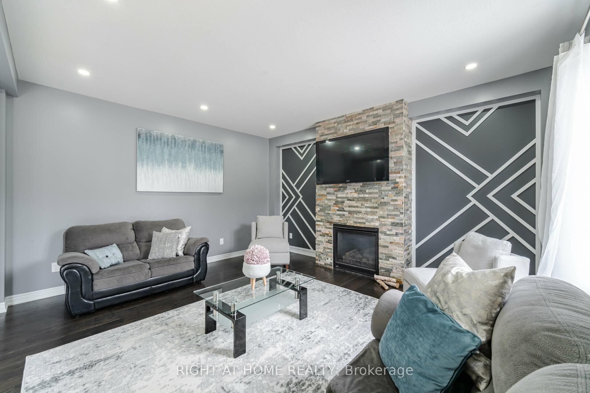 Photo 18 of 23 Robertson Road, Hamilton, Ancaster — HOMEH