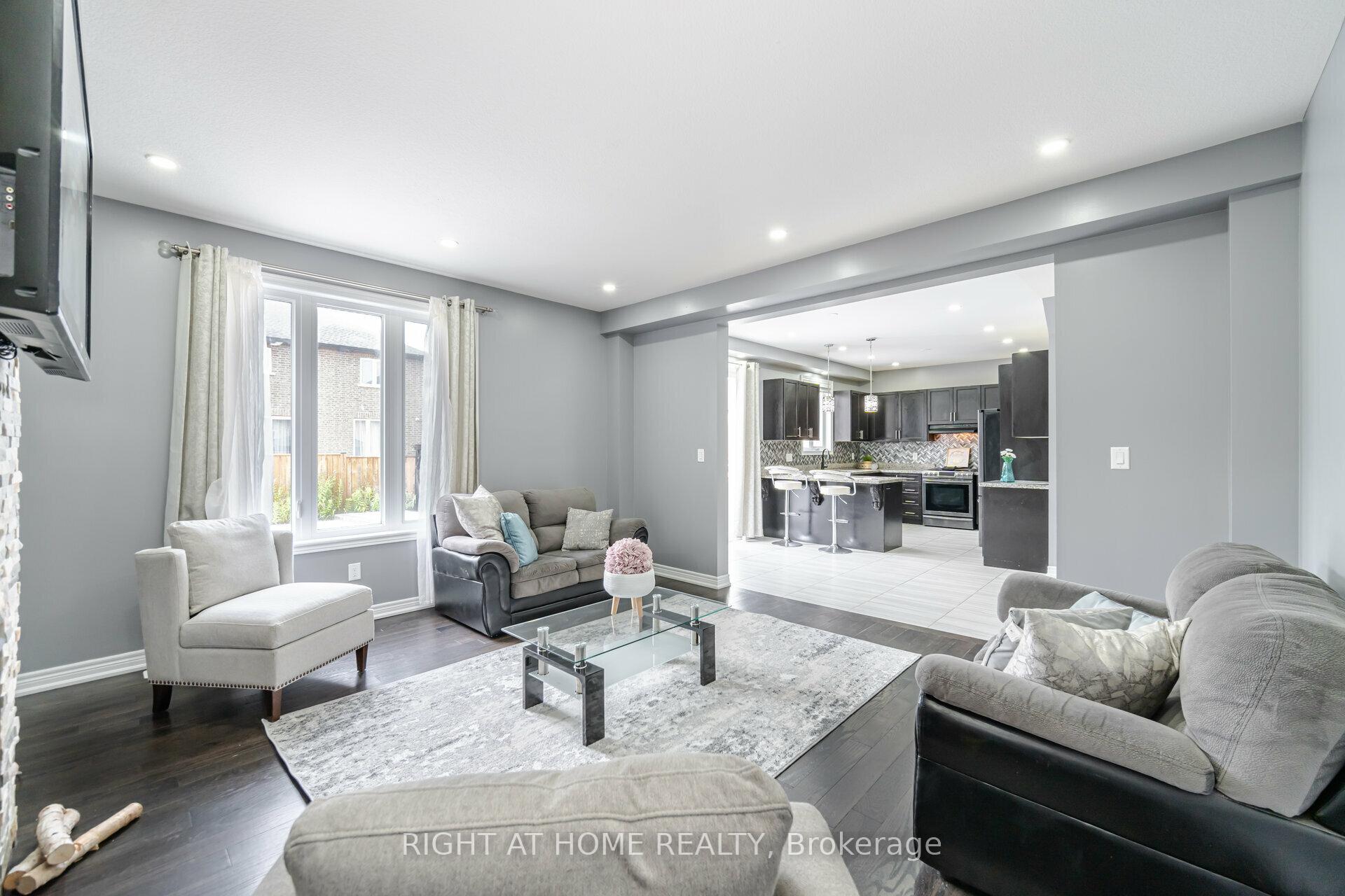 Photo 19 of 23 Robertson Road, Hamilton, Ancaster — HOMEH