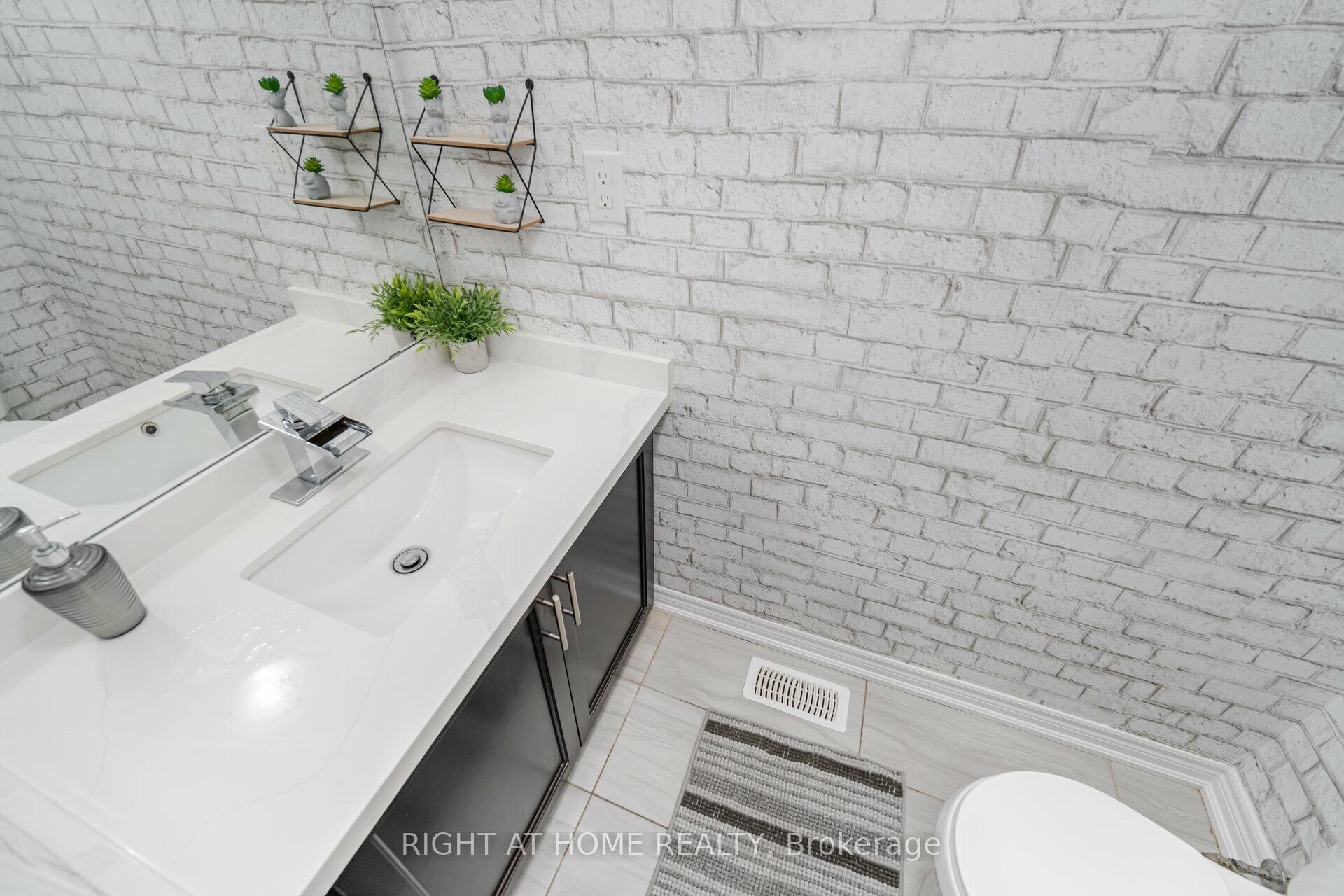 Photo 20 of 23 Robertson Road, Hamilton, Ancaster — HOMEH