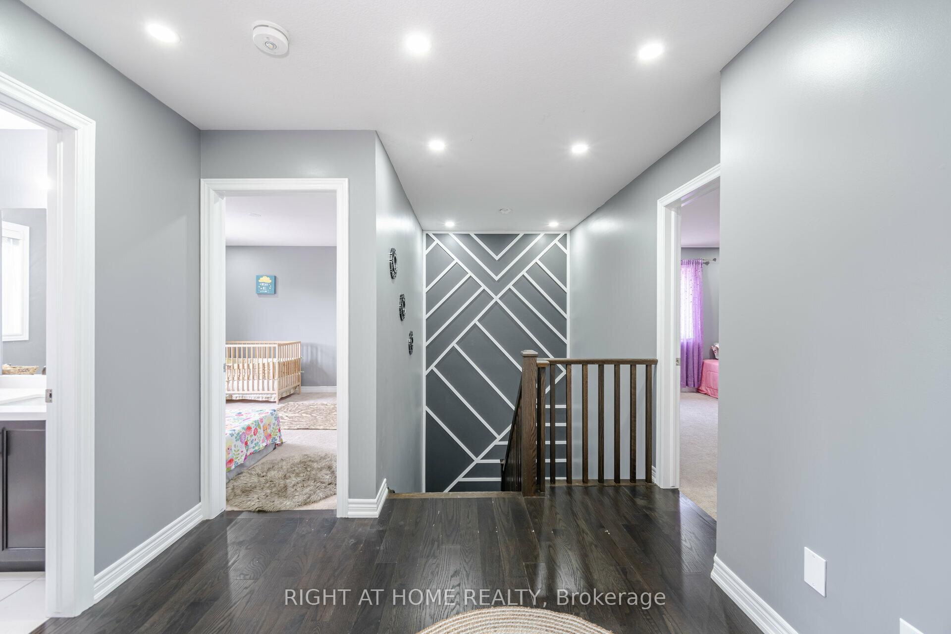 Photo 21 of 23 Robertson Road, Hamilton, Ancaster — HOMEH