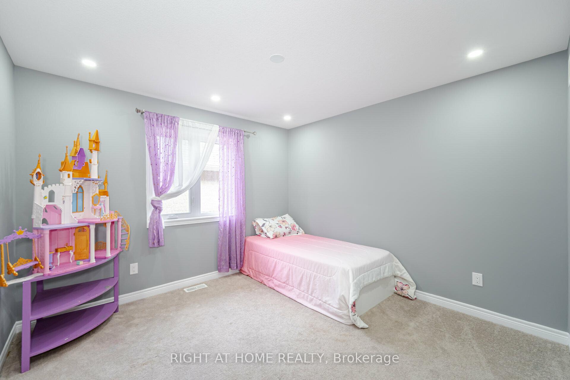 Photo 31 of 23 Robertson Road, Hamilton, Ancaster — HOMEH