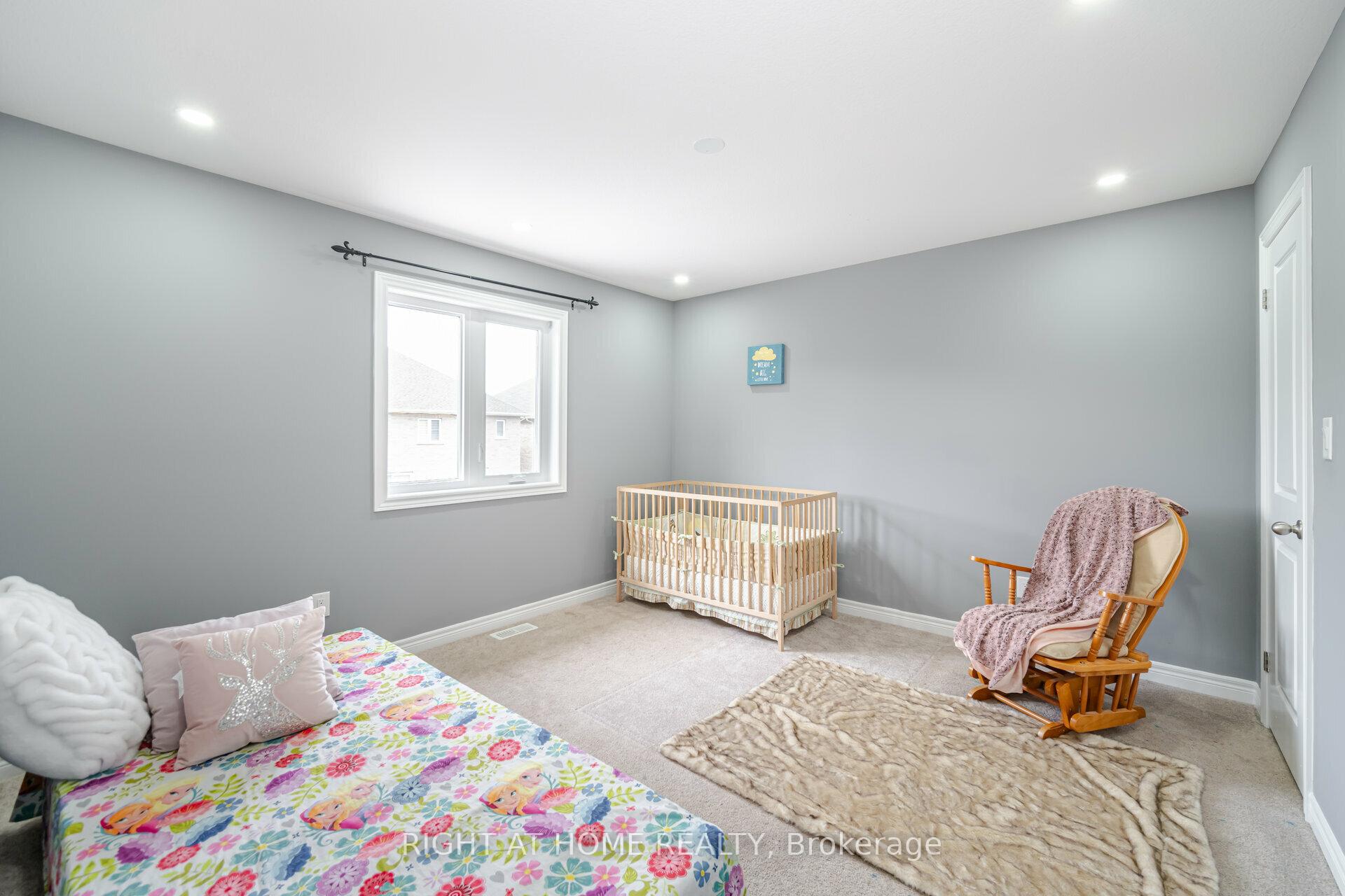 Photo 32 of 23 Robertson Road, Hamilton, Ancaster — HOMEH