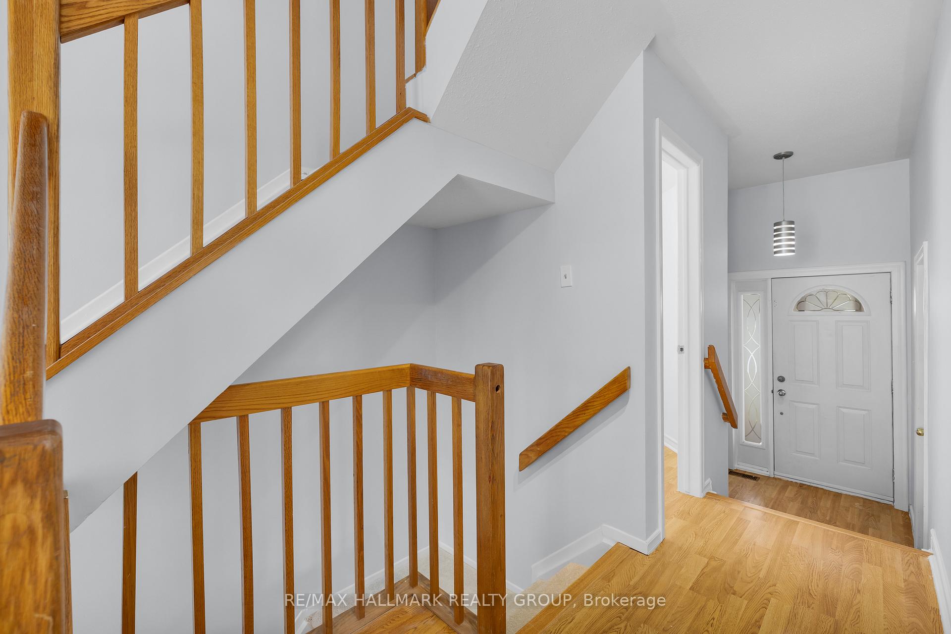 Photo 3 of 131 Tartan Drive, Ottawa, Barrhaven - Heritage Park — HOMEH