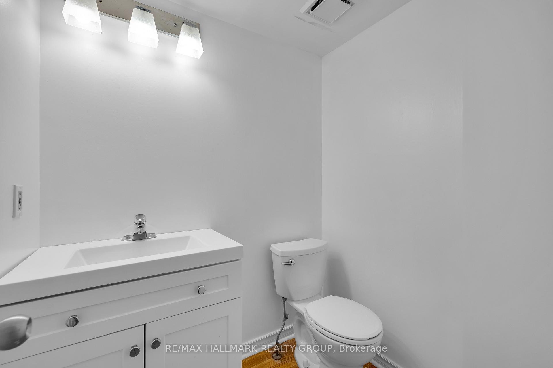 Photo 4 of 131 Tartan Drive, Ottawa, Barrhaven - Heritage Park — HOMEH