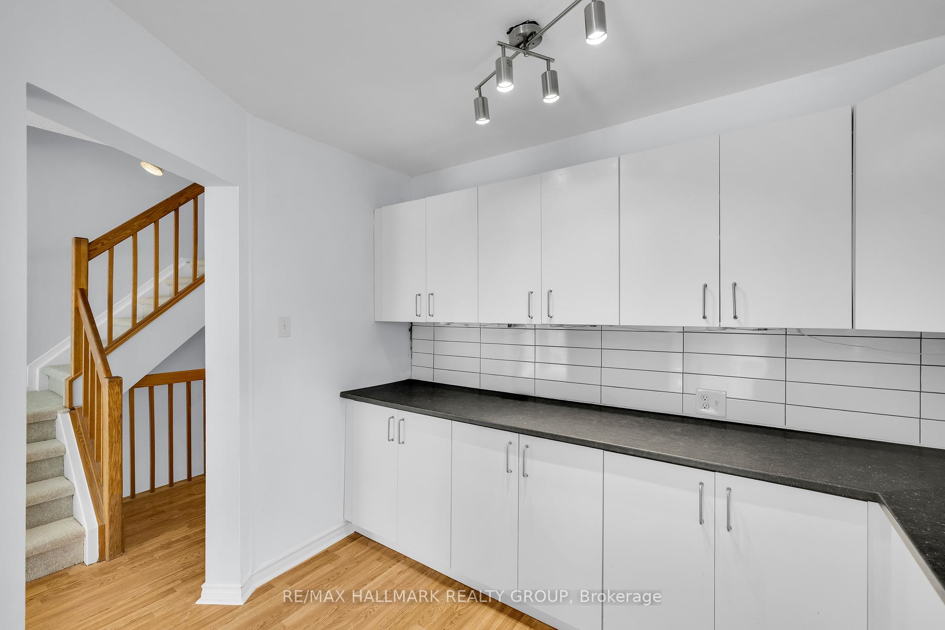 Photo 11 of 131 Tartan Drive, Ottawa, Barrhaven - Heritage Park — HOMEH