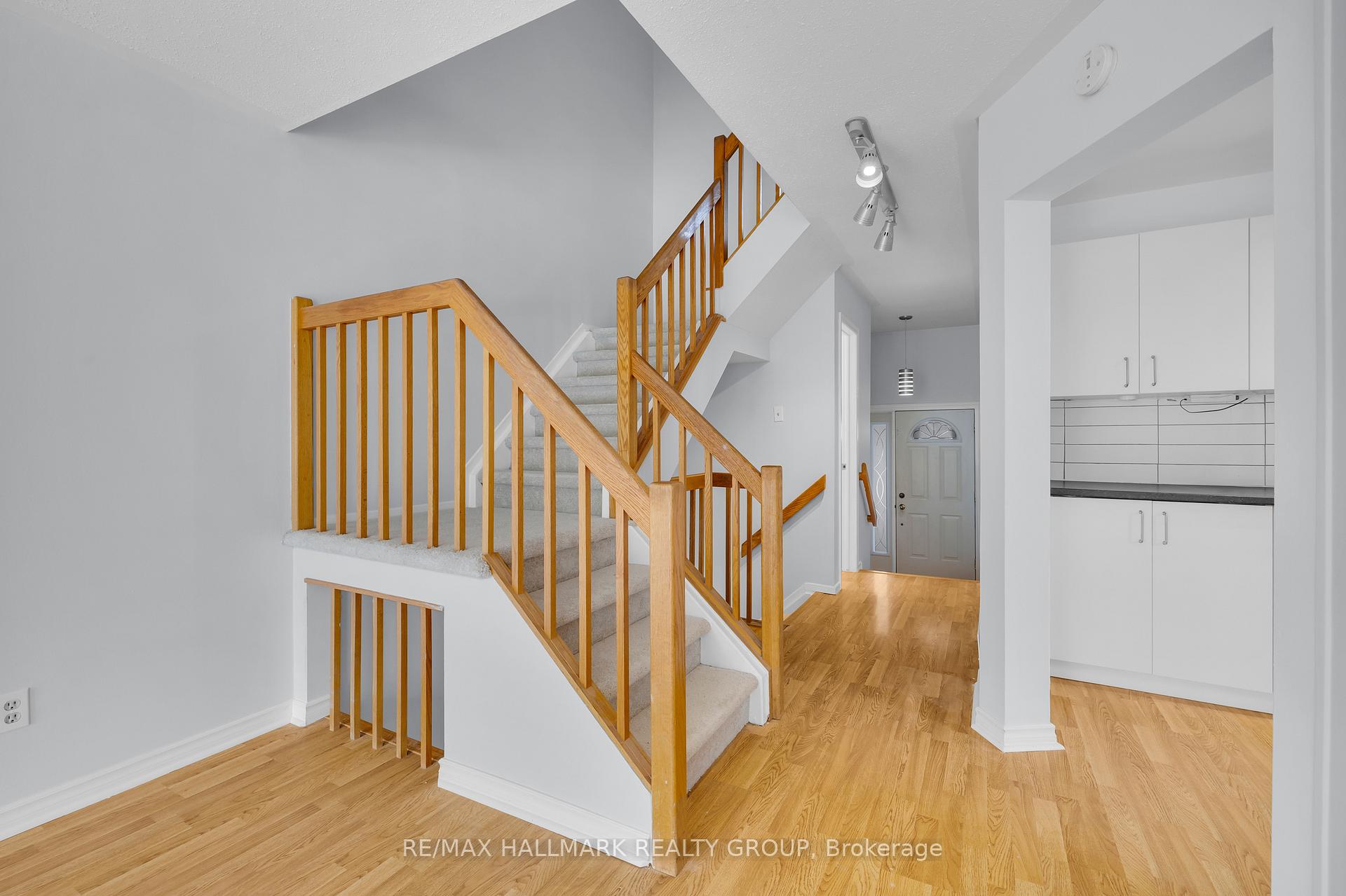 Photo 14 of 131 Tartan Drive, Ottawa, Barrhaven - Heritage Park — HOMEH