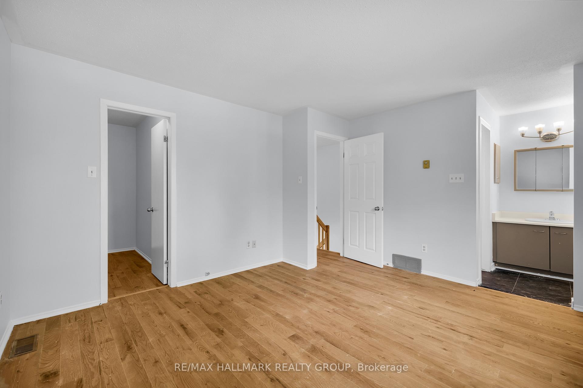 Photo 16 of 131 Tartan Drive, Ottawa, Barrhaven - Heritage Park — HOMEH