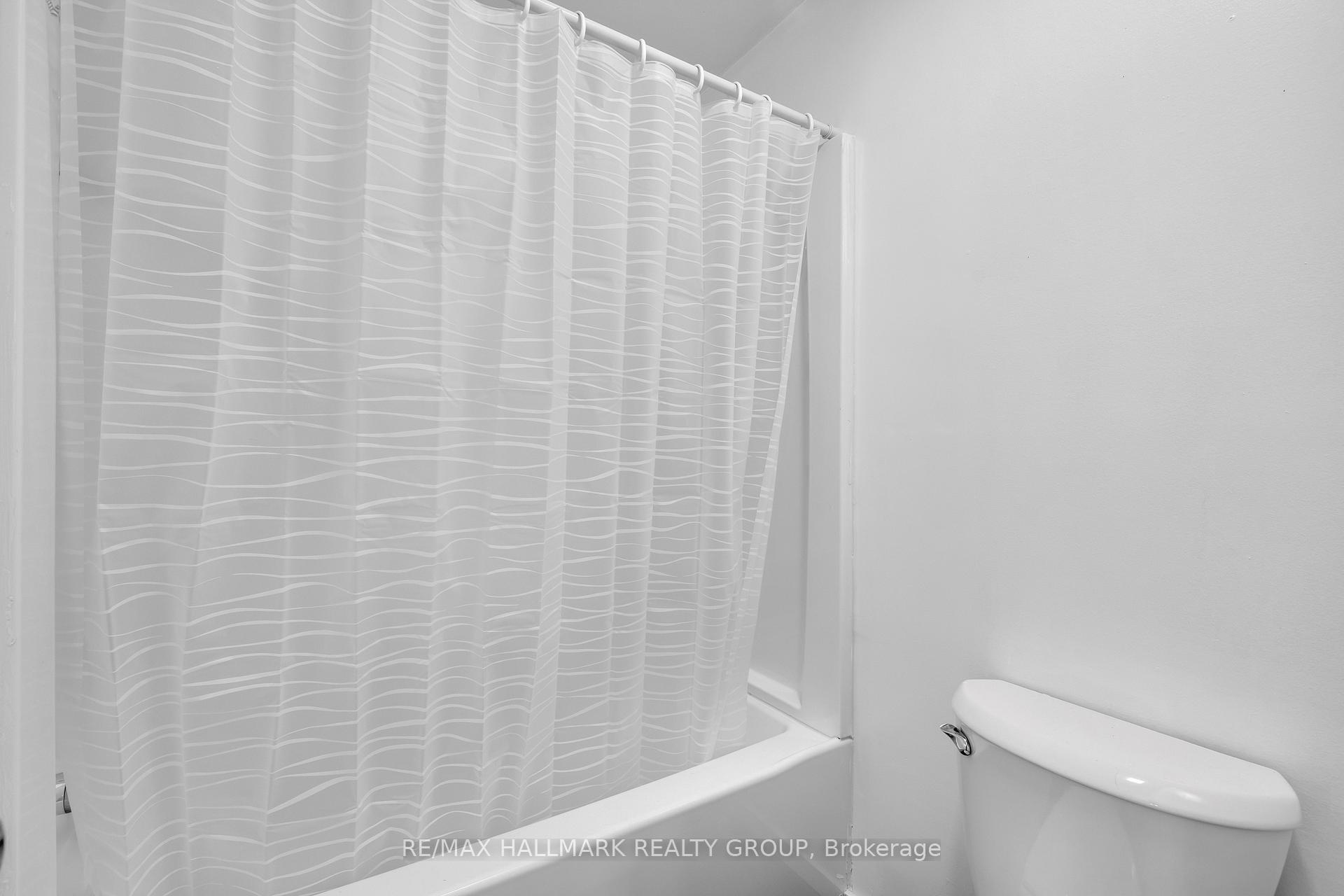 Photo 18 of 131 Tartan Drive, Ottawa, Barrhaven - Heritage Park — HOMEH