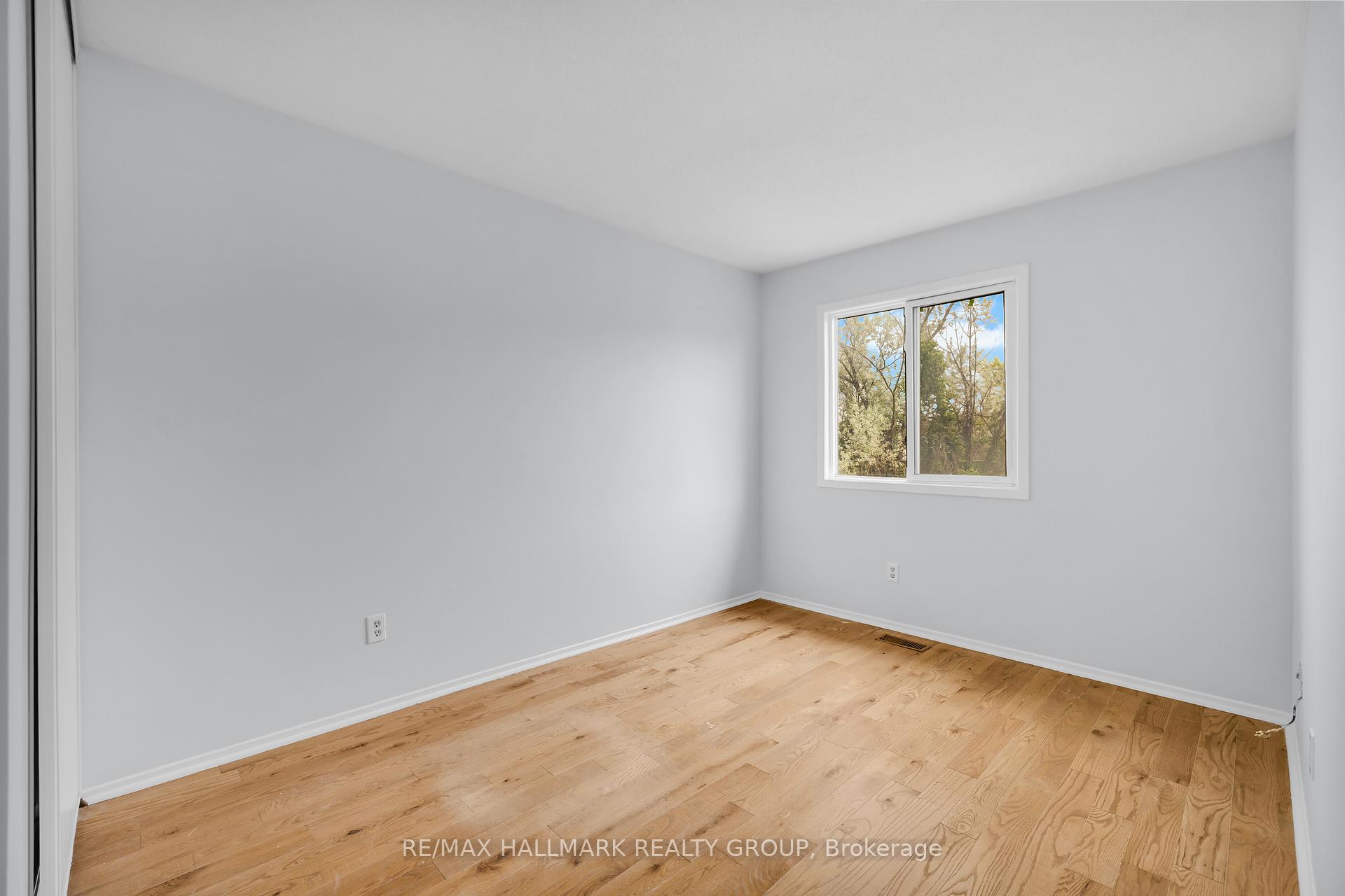Photo 19 of 131 Tartan Drive, Ottawa, Barrhaven - Heritage Park — HOMEH