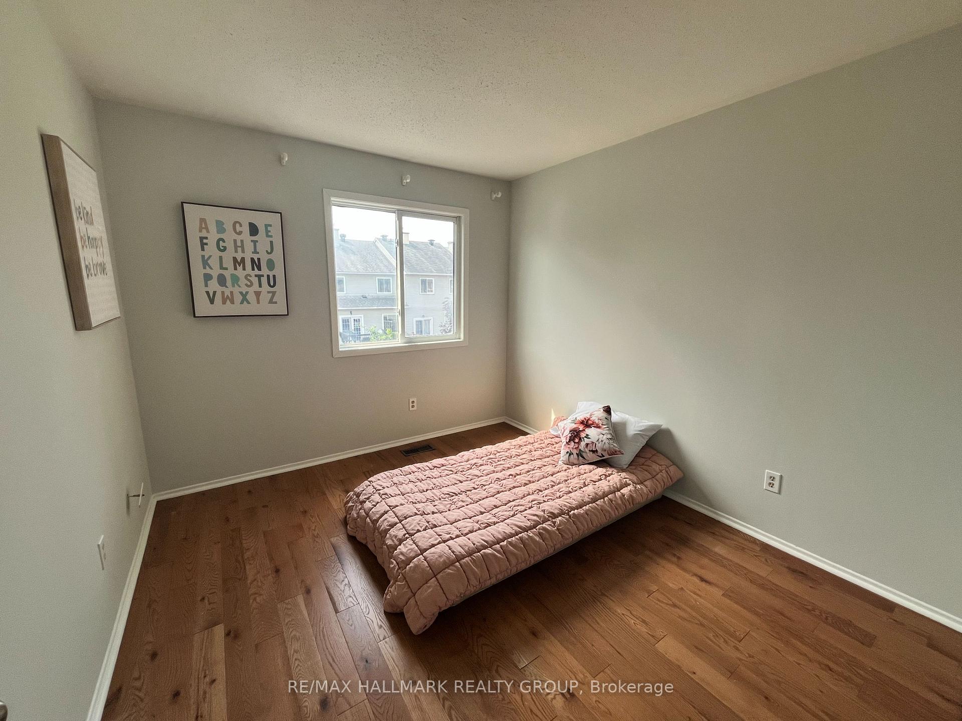 Photo 23 of 131 Tartan Drive, Ottawa, Barrhaven - Heritage Park — HOMEH
