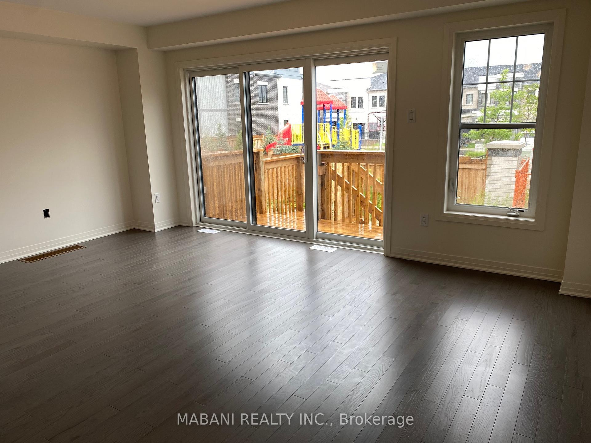 Photo 3 of 1 King George Way, Clarington, Bowmanville — HOMEH
